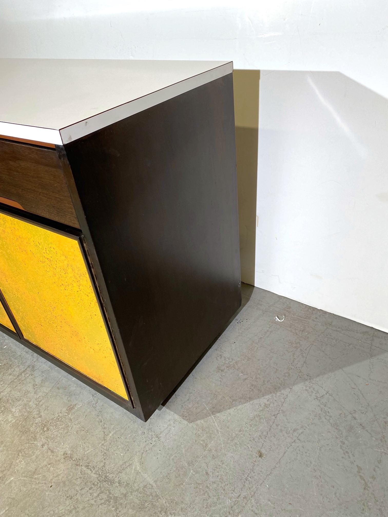 Bois Dry Bar Mid-Century en vente