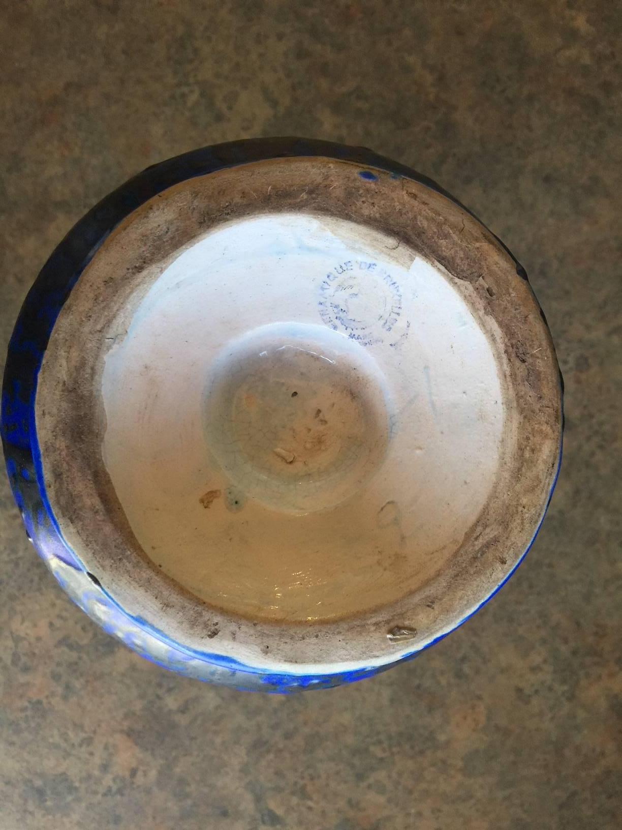 Smaltato Vaso a doppio manico di Ceramique de Bruxelles, Belgio, con manico in lava. in vendita