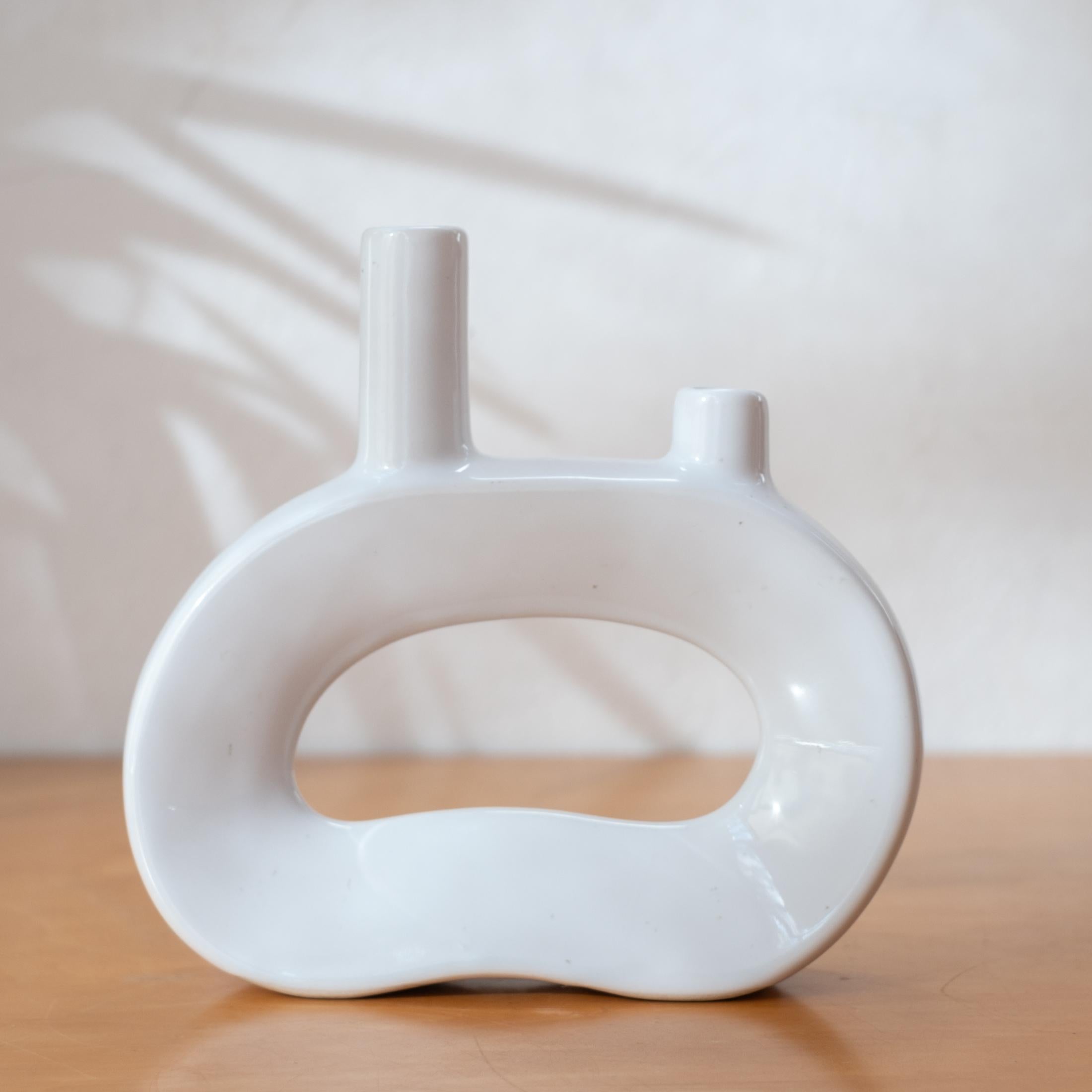 Mid Century Dual Neck White Ceramic Ikebana Vase Sculpture, Japan 1960 In Good Condition For Sale In San Diego, CA
