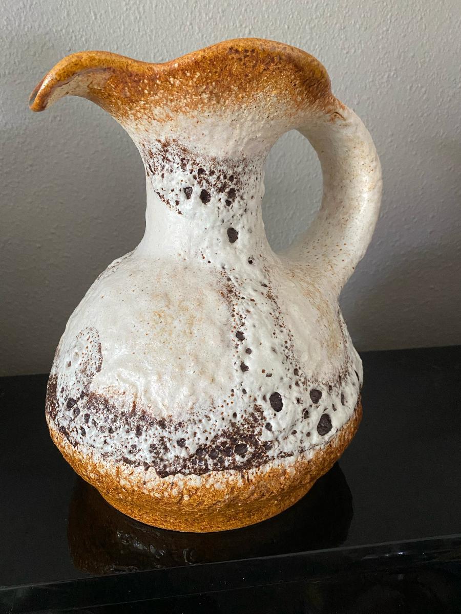 Stunning fat lava vase/jug - the jug is applied with matt thick fat lava glaze in beige and brown. The item has impressed makers marks to the base along with number 1107/26
According to Mark Hill the quality of Dümler & Breiden pieces is very high,