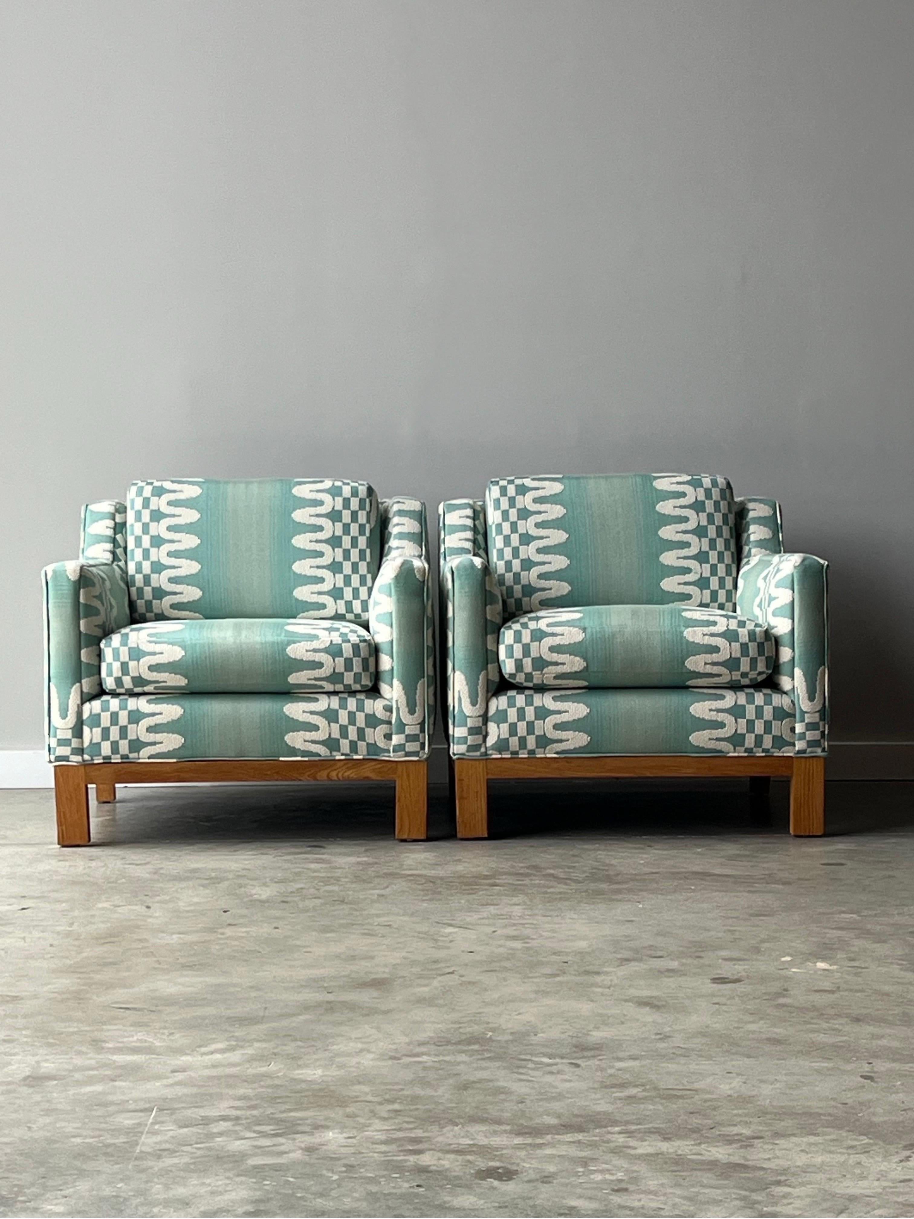 Mid-Century Dunbar Style Club Chairs - ein Paar (amerikanisch) im Angebot