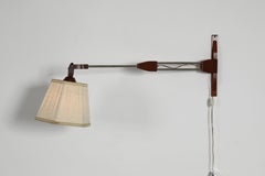 Holländische Gelenk-Wandleuchte aus der Mitte des Jahrhunderts, Teak und Chrom mit Stoffschirm