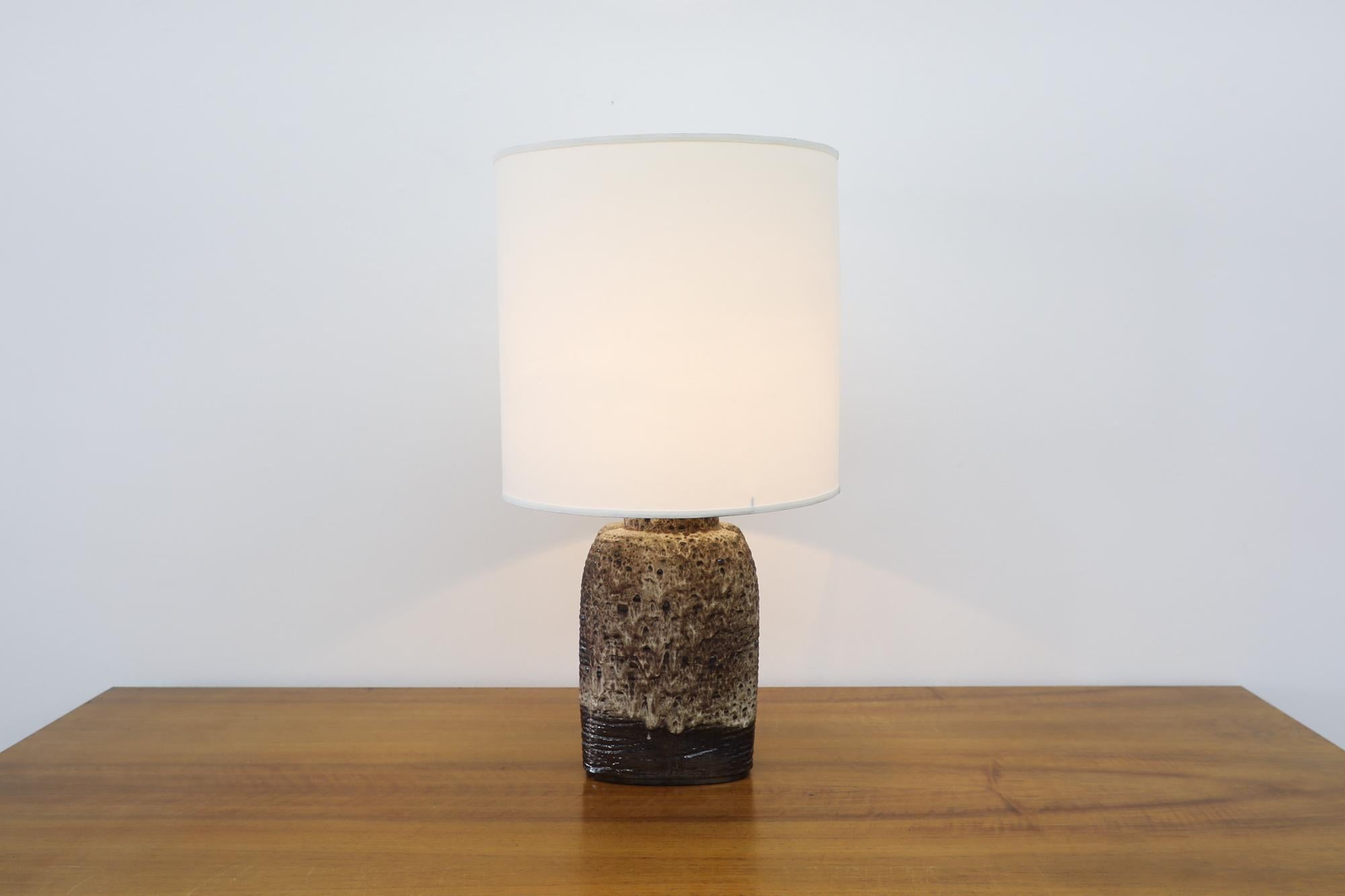 Mid-Century Modern Mid-Century Two Toned Brown Dutch Ceramic Table Lamp w/ New White Linen Shade For Sale