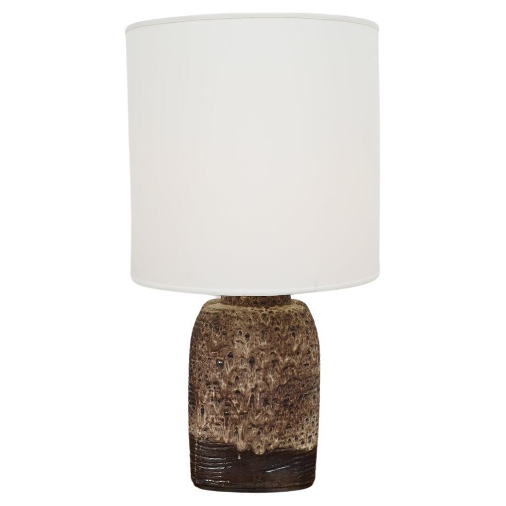Mid-Century Two Toned Brown Dutch Ceramic Table Lamp w/ New White Linen Shade For Sale