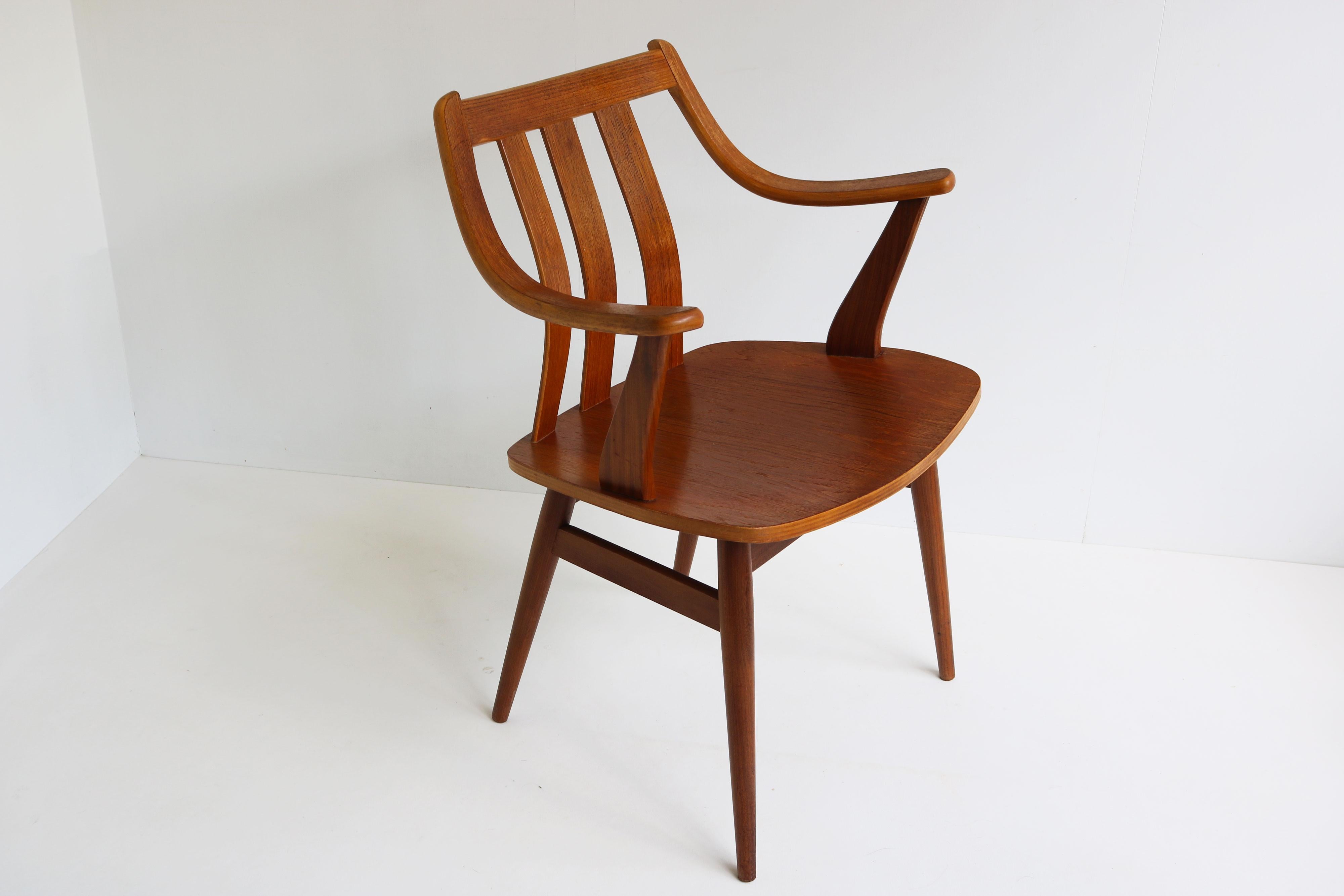 Mid-century Dutch design Armchair from teak by Pastoe 1960 Cees Braakman chair In Good Condition For Sale In Ijzendijke, NL