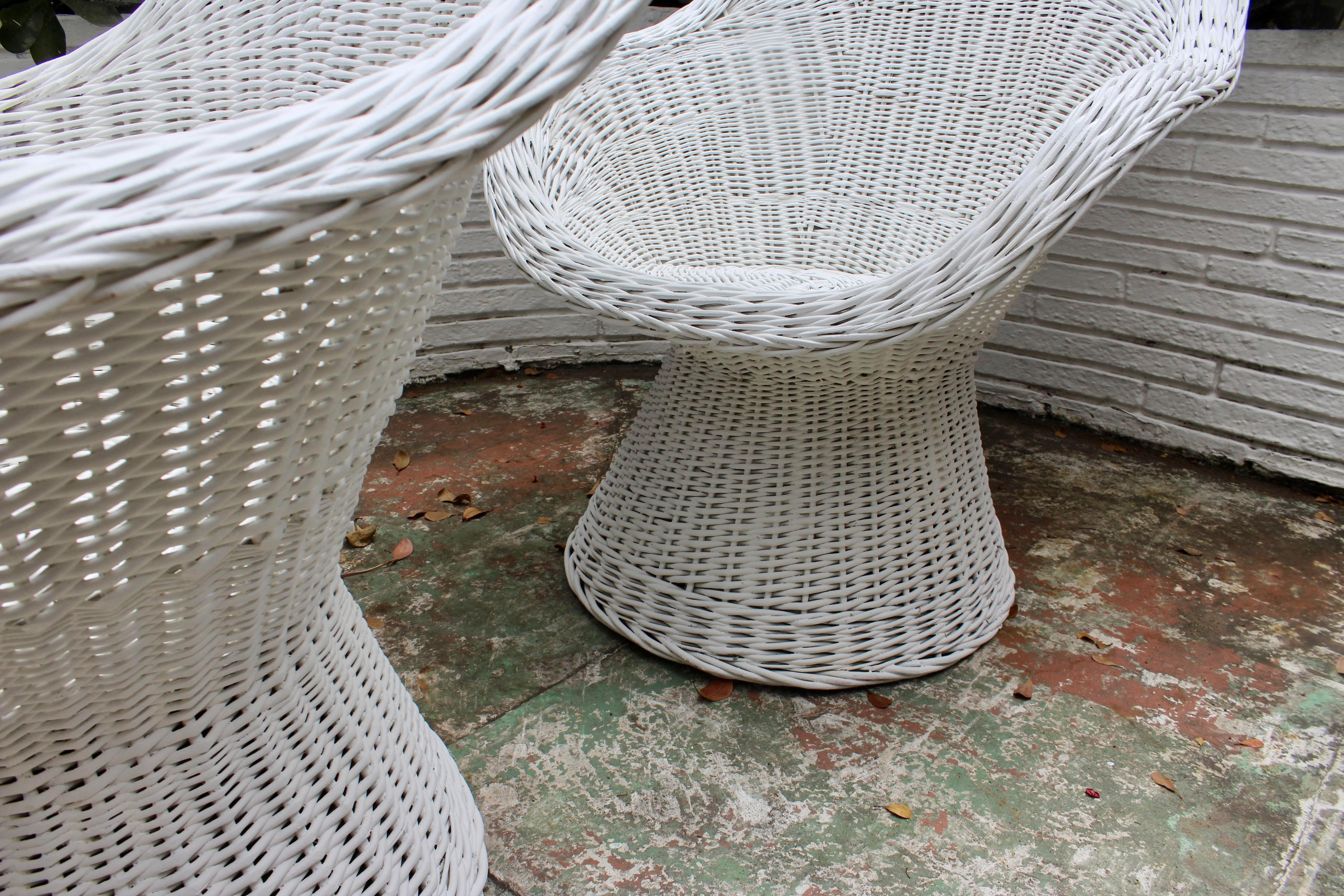 Mid-Century Dutch Design White Rattan Pair of High Back Lounge Chairs, 1960s In Good Condition In Hollywood, FL