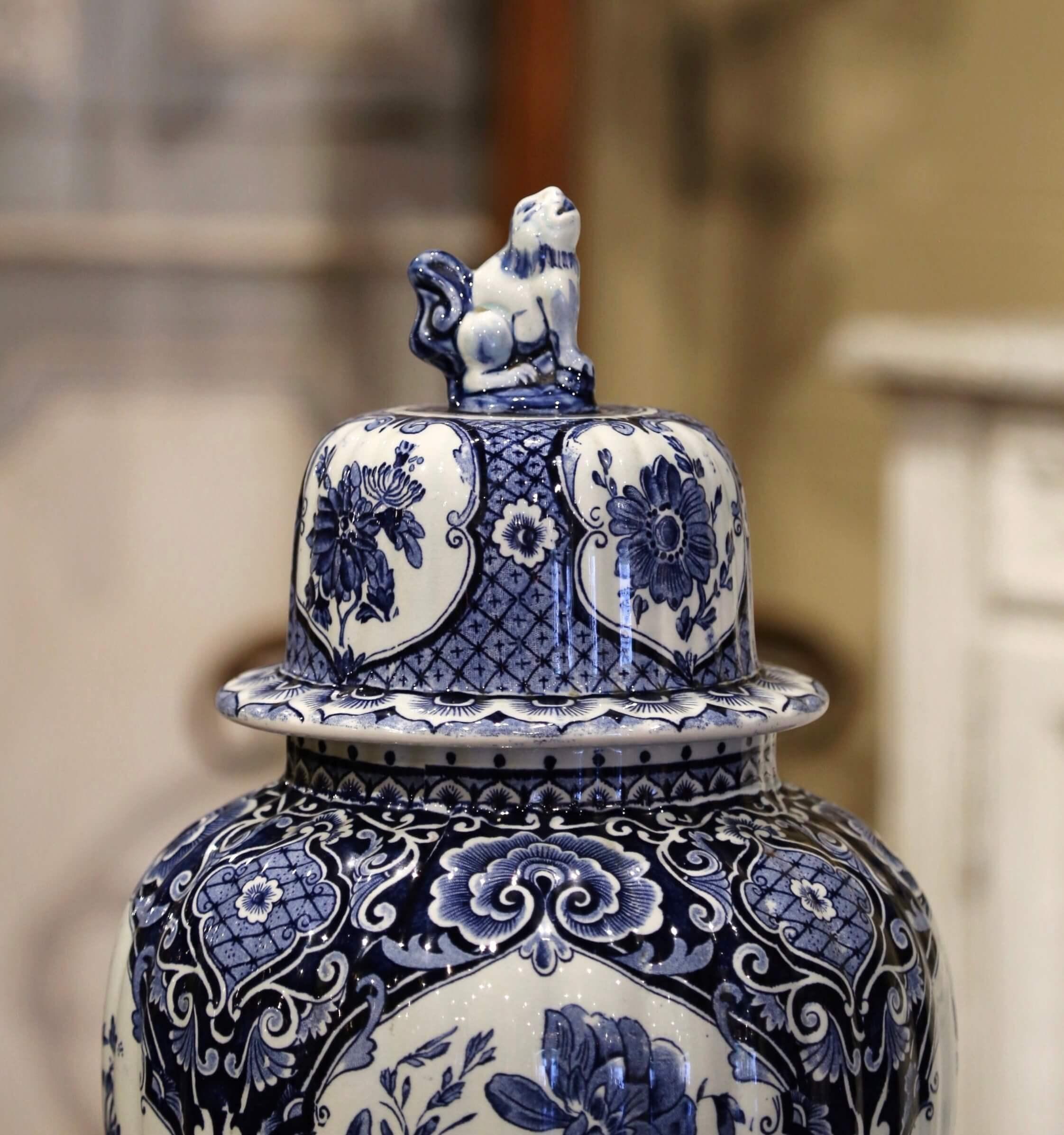 Hand-Crafted Mid-Century Dutch Faience Blue and White Painted Delft Ginger Jar with Lid For Sale