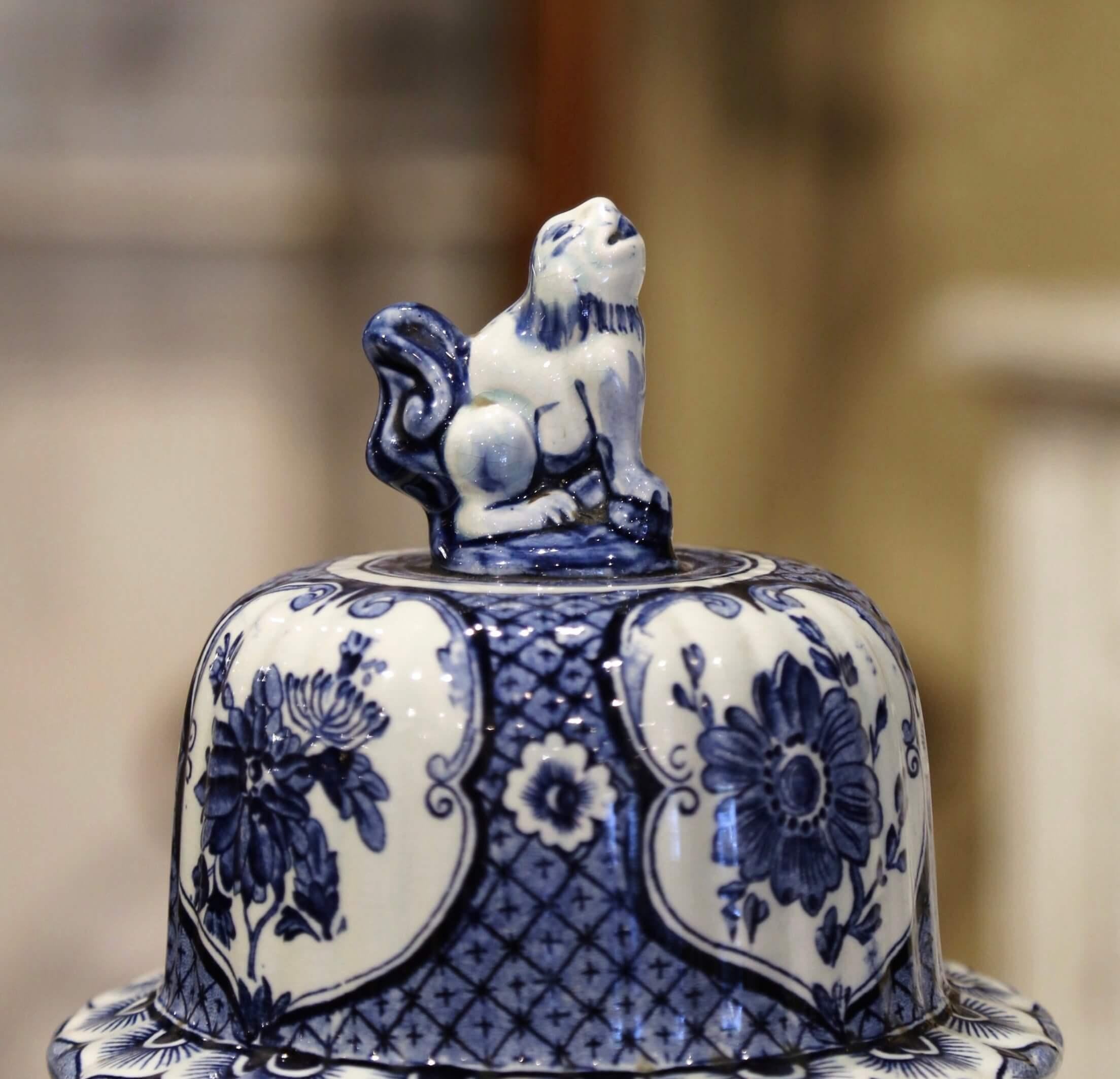 Niederländisches, blau-weiß bemaltes Delfter Ingwerglas mit Deckel aus Fayence aus der Mitte des Jahrhunderts im Zustand „Hervorragend“ im Angebot in Dallas, TX