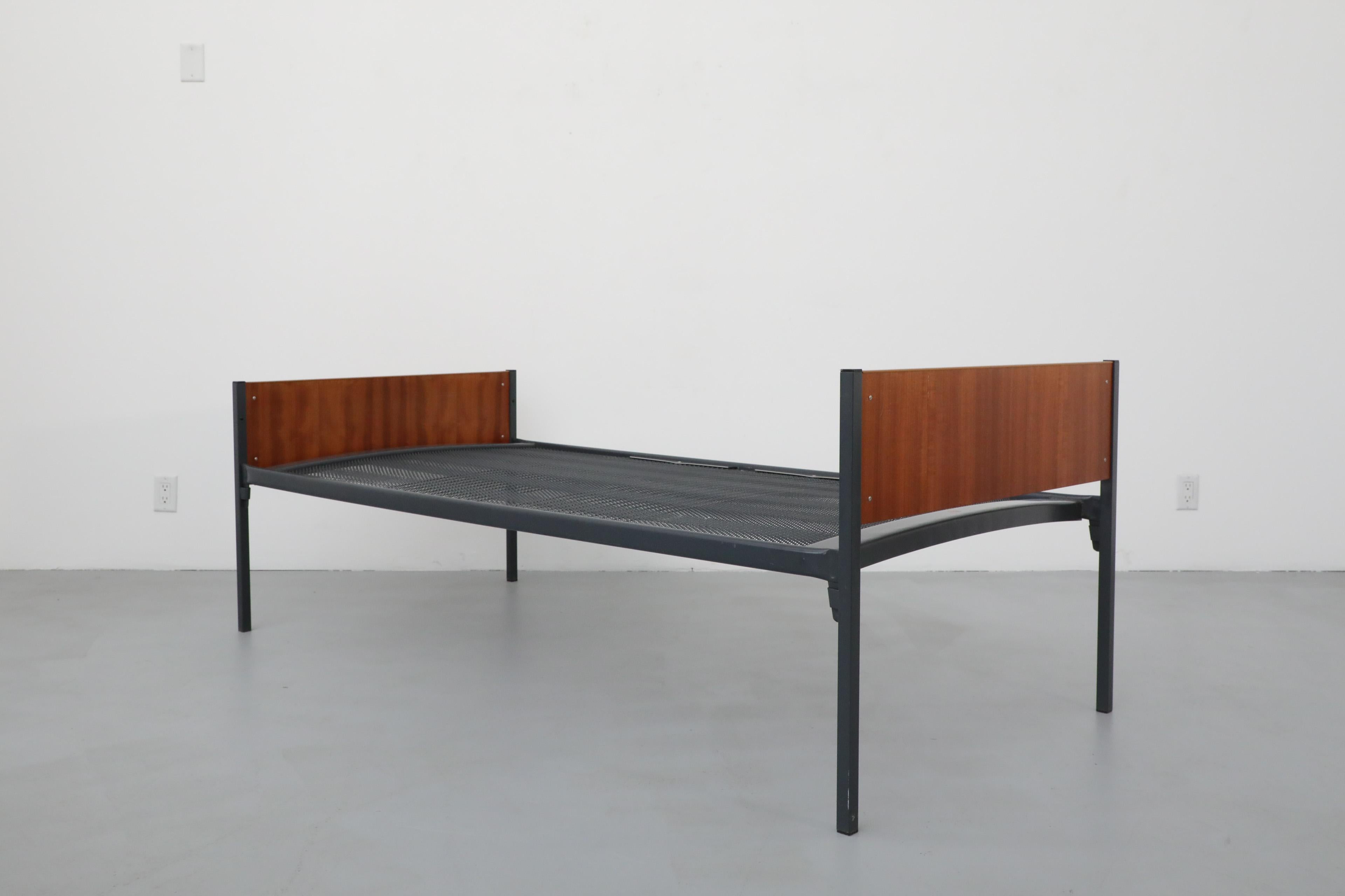 Mid-Century Friso Kramer Inspired Dutch Teak Daybed with New Grey Mattress For Sale 4