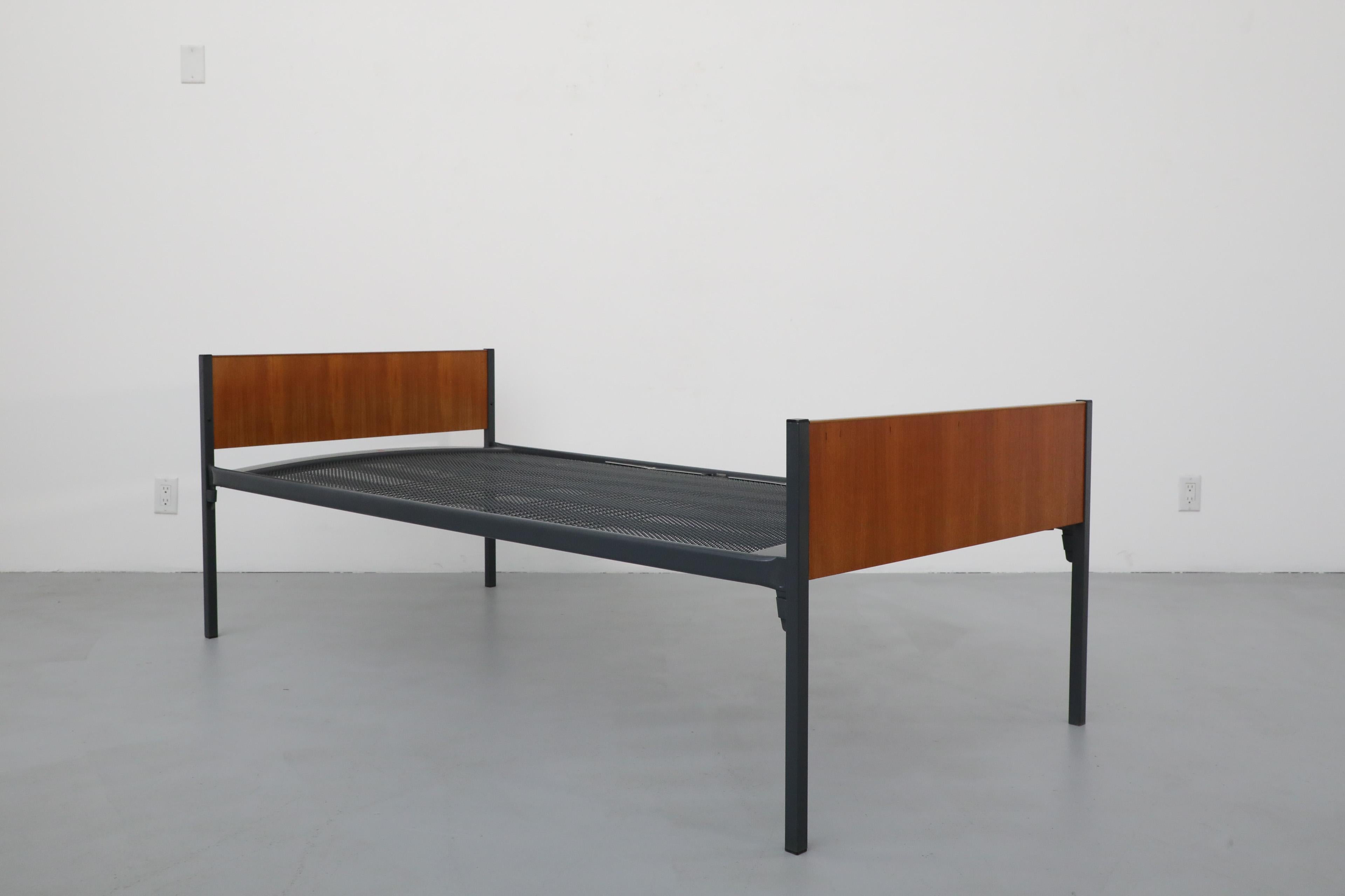 Mid-Century Friso Kramer Inspired Dutch Teak Daybed with New Grey Mattress For Sale 8