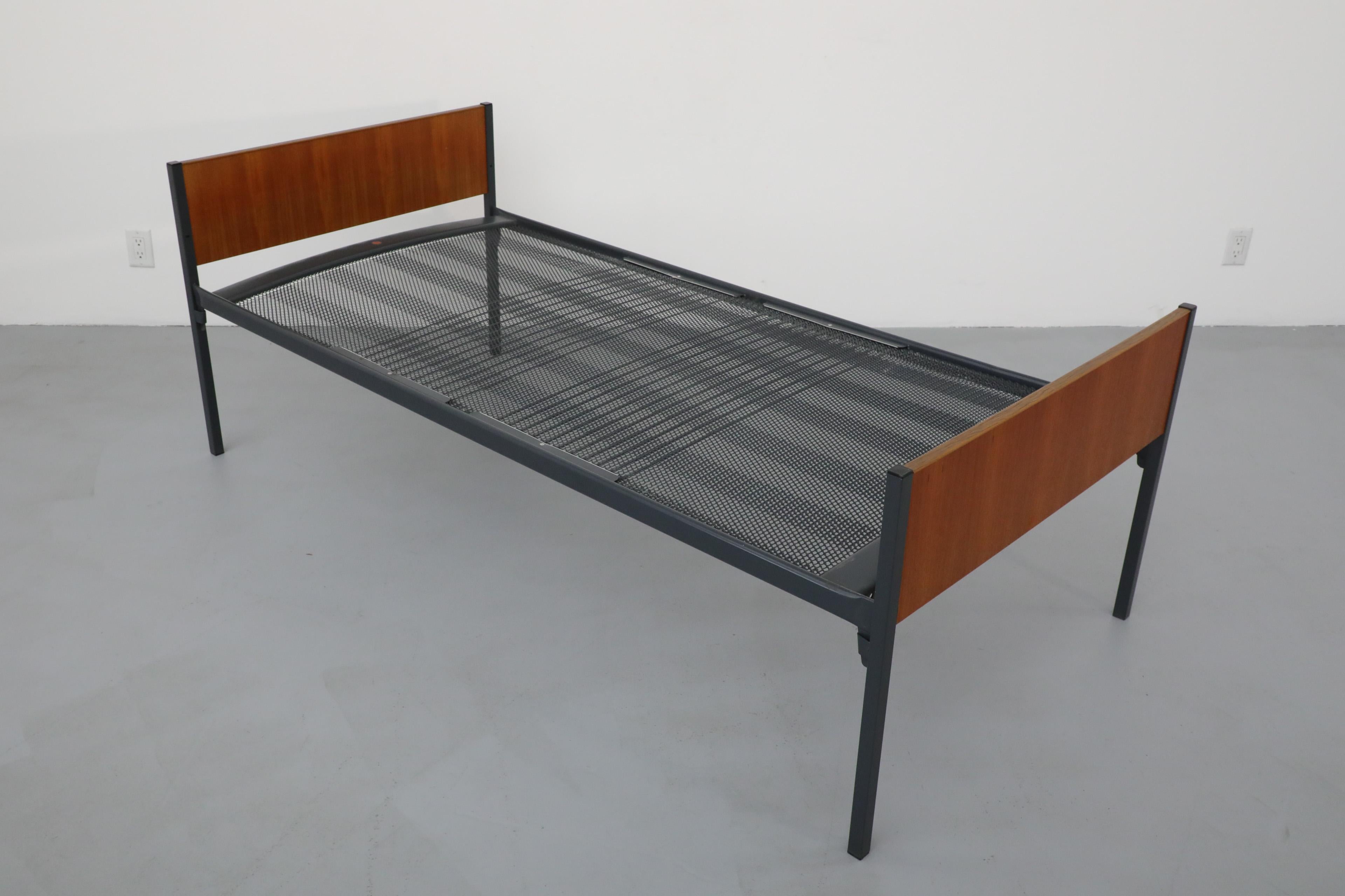Mid-Century Friso Kramer Inspired Dutch Teak Daybed with New Grey Mattress For Sale 9