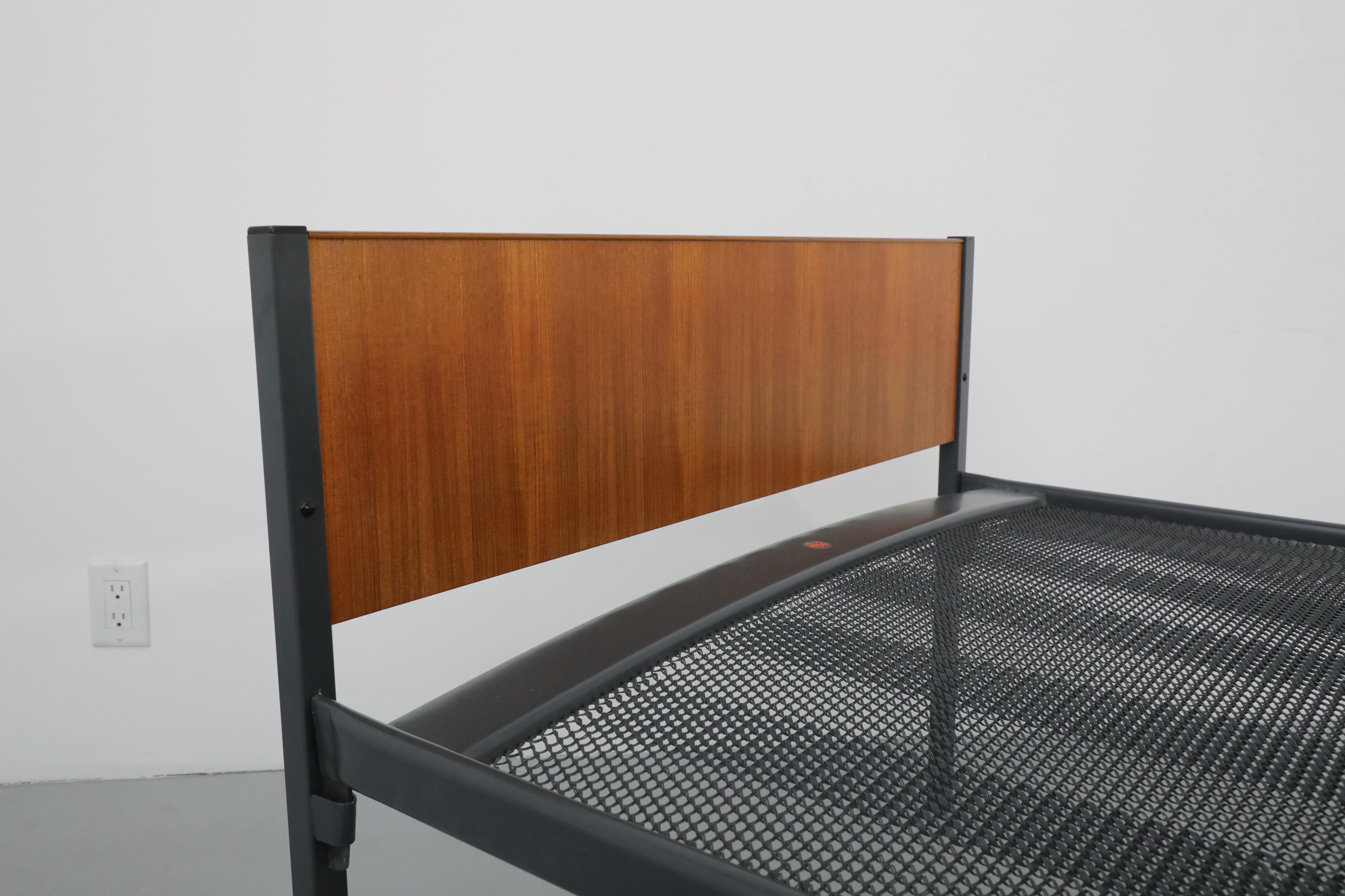 Mid-Century Friso Kramer Inspired Dutch Teak Daybed with New Grey Mattress For Sale 10