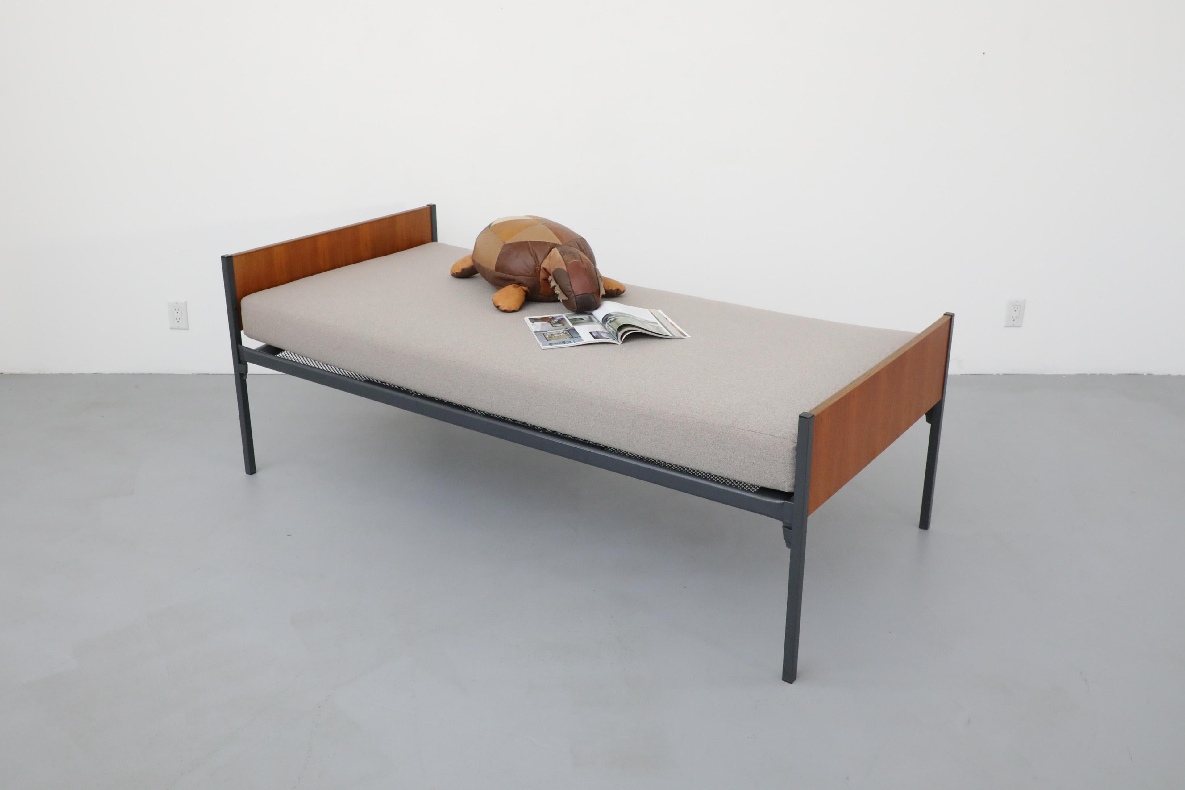 teak daybed