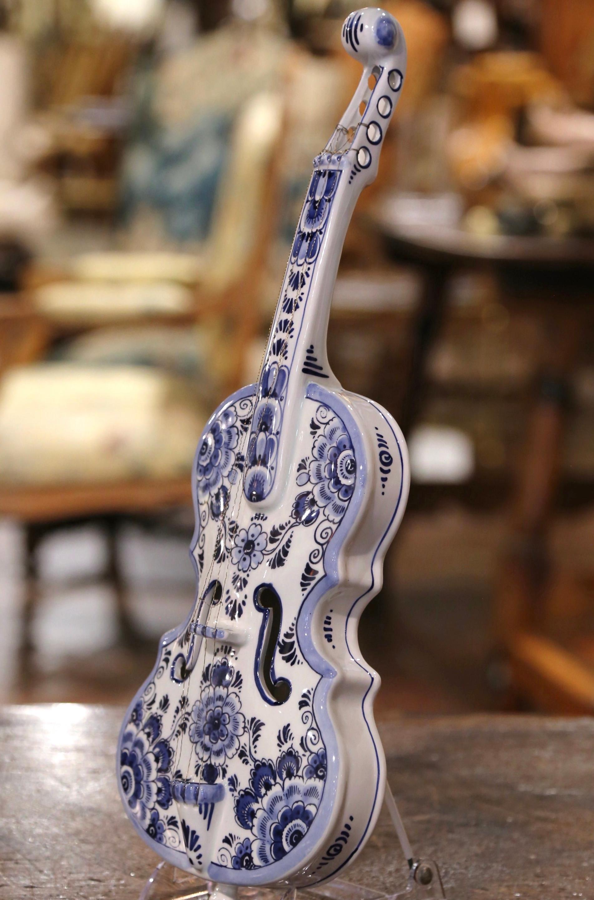 Mid-Century Dutch Hand Painted Blue and White Delft Faience Miniature Violin In Excellent Condition In Dallas, TX