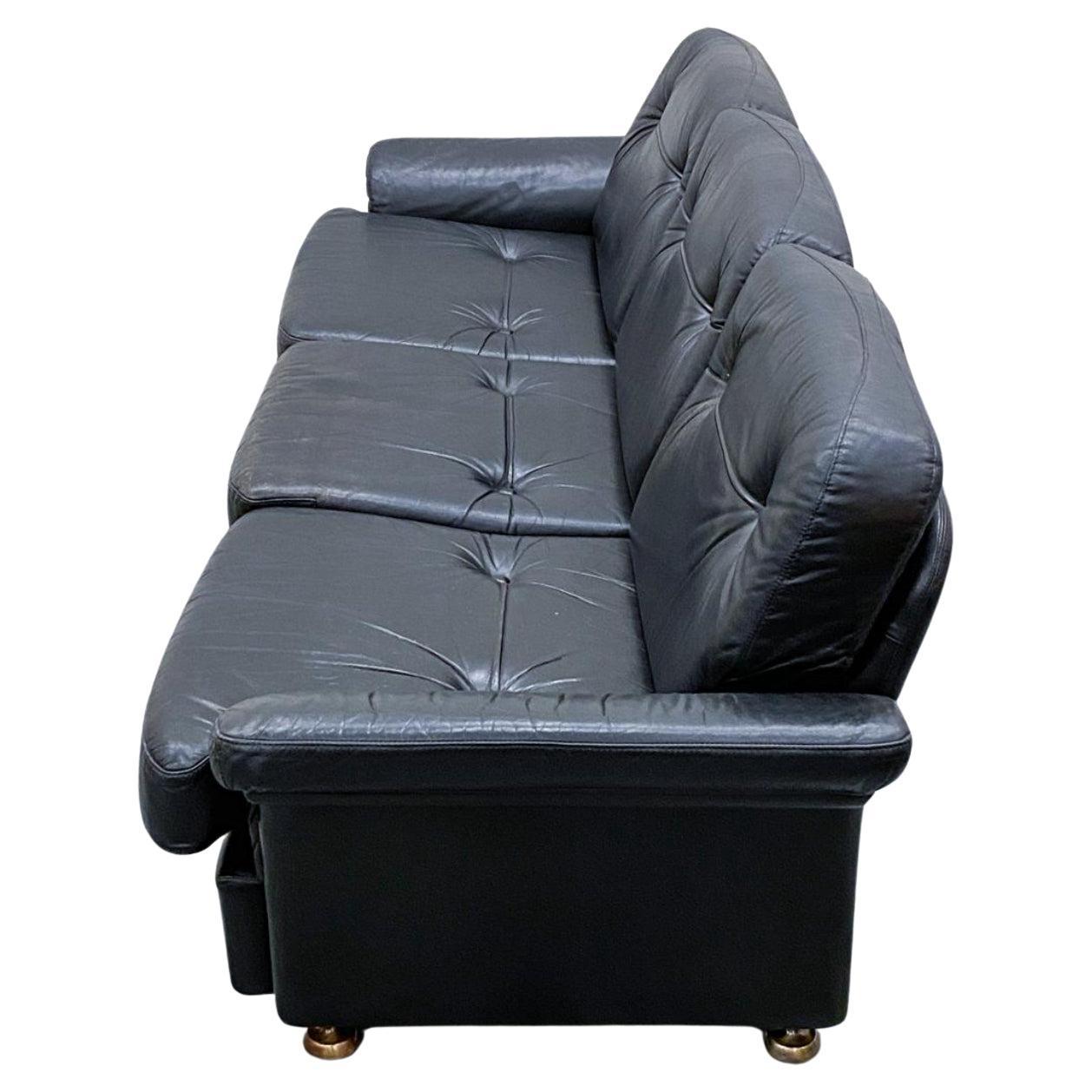 Scandinave moderne Canapé 3 places en cuir noir bas de style hollandais du milieu du siècle en vente