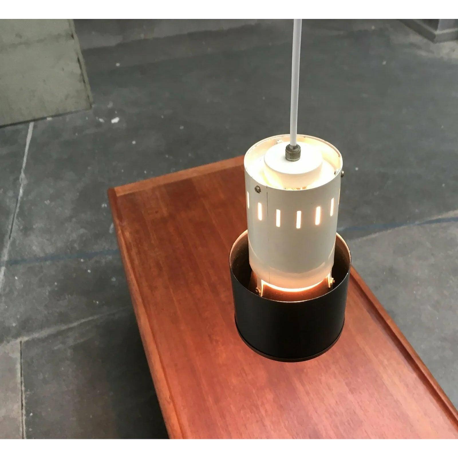 Lampada a sospensione minimalista olandese di metà secolo attribuita a Louis Kalff, anni '50 in vendita 3