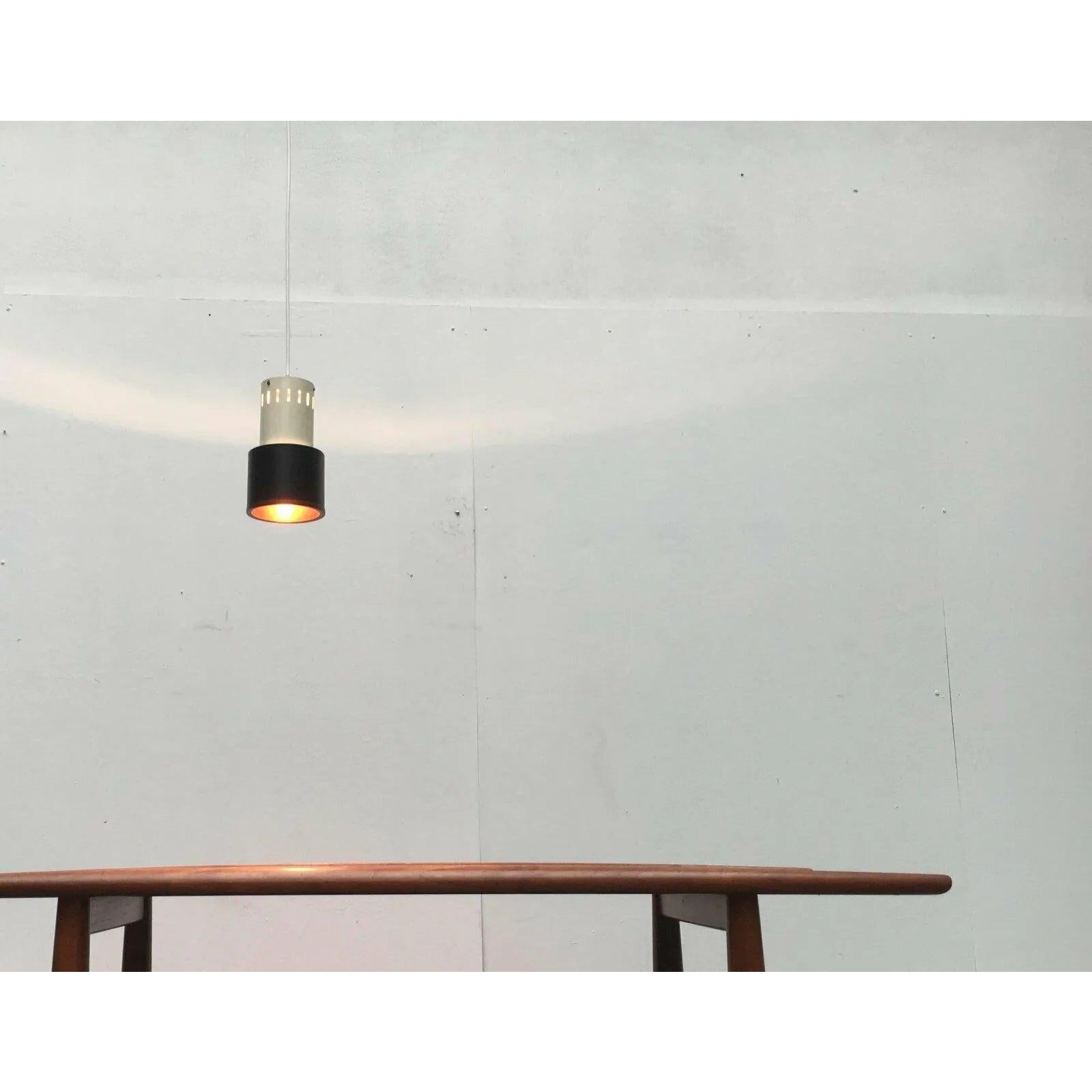 Mid-Century moderno Lampada a sospensione minimalista olandese di metà secolo attribuita a Louis Kalff, anni '50 in vendita