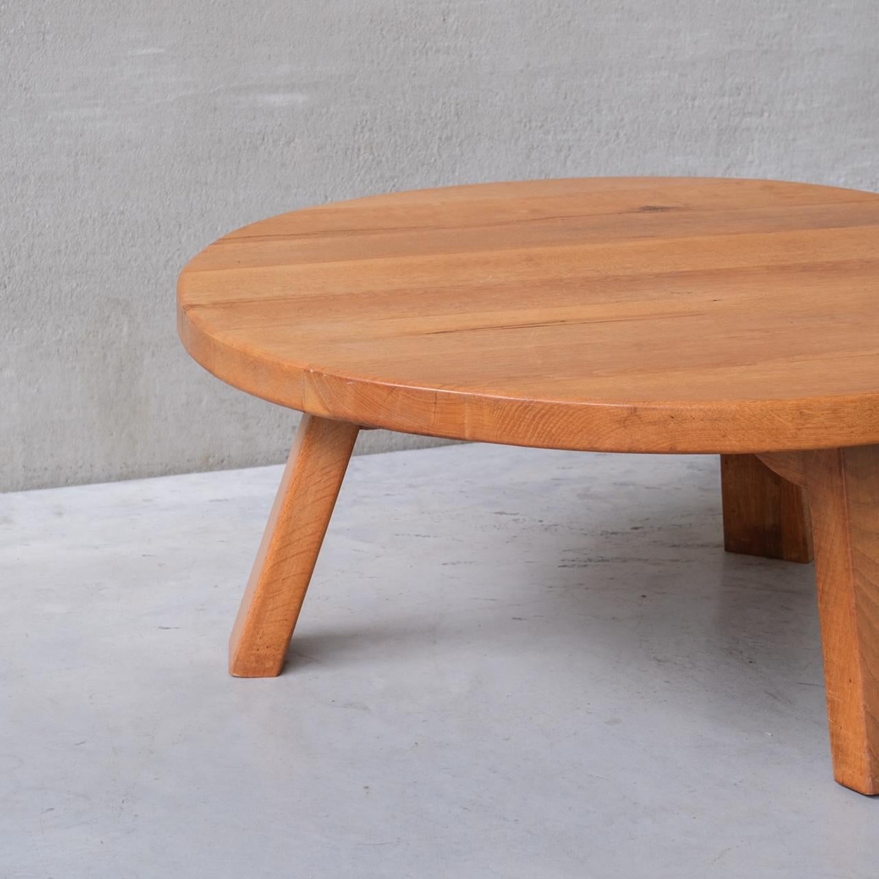 Mid-Century Modern Table basse en chêne hollandais du milieu du siècle en vente