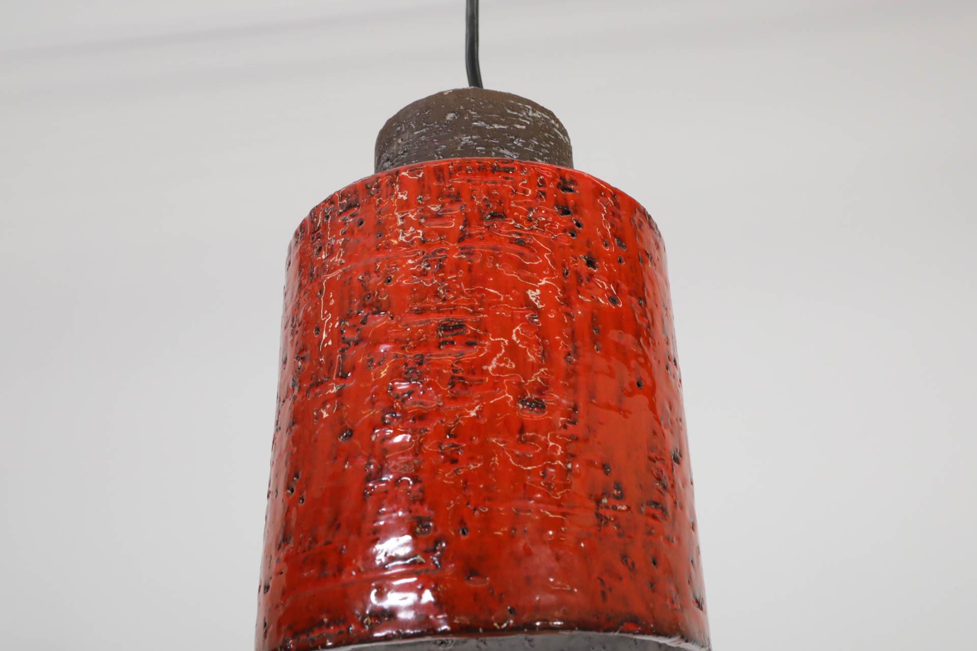 Pendente da soffitto olandese di metà secolo in ceramica smaltata rossa con tagli in vendita 3