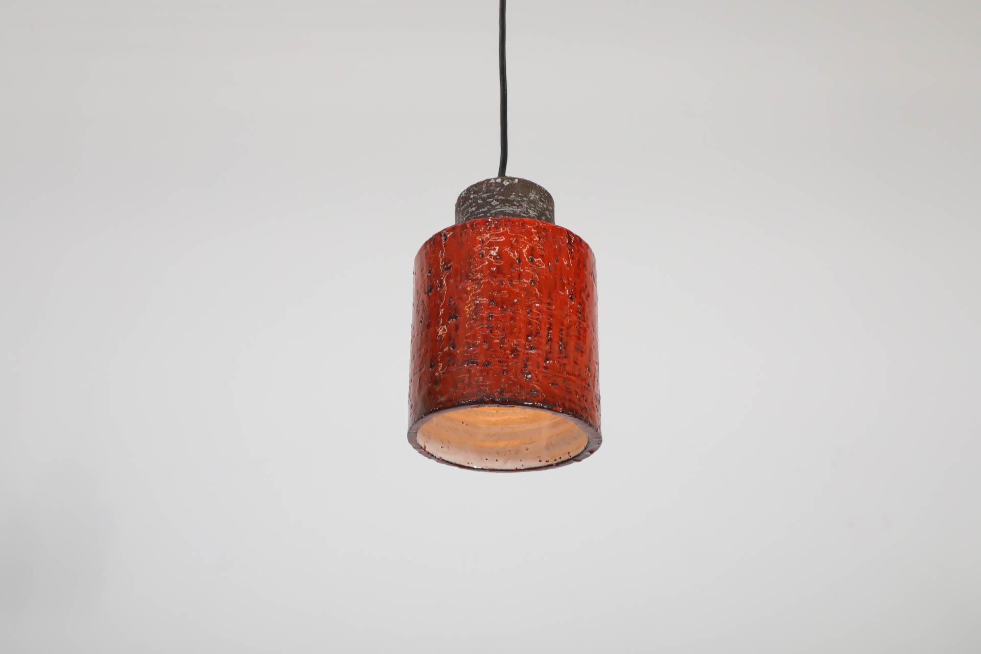 Olandese Pendente da soffitto olandese di metà secolo in ceramica smaltata rossa con tagli in vendita