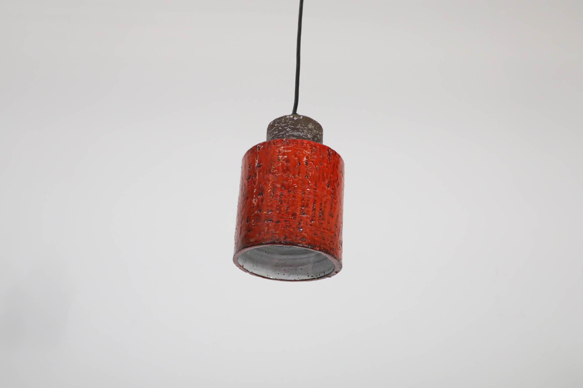 Pendente da soffitto olandese di metà secolo in ceramica smaltata rossa con tagli In condizioni buone in vendita a Los Angeles, CA