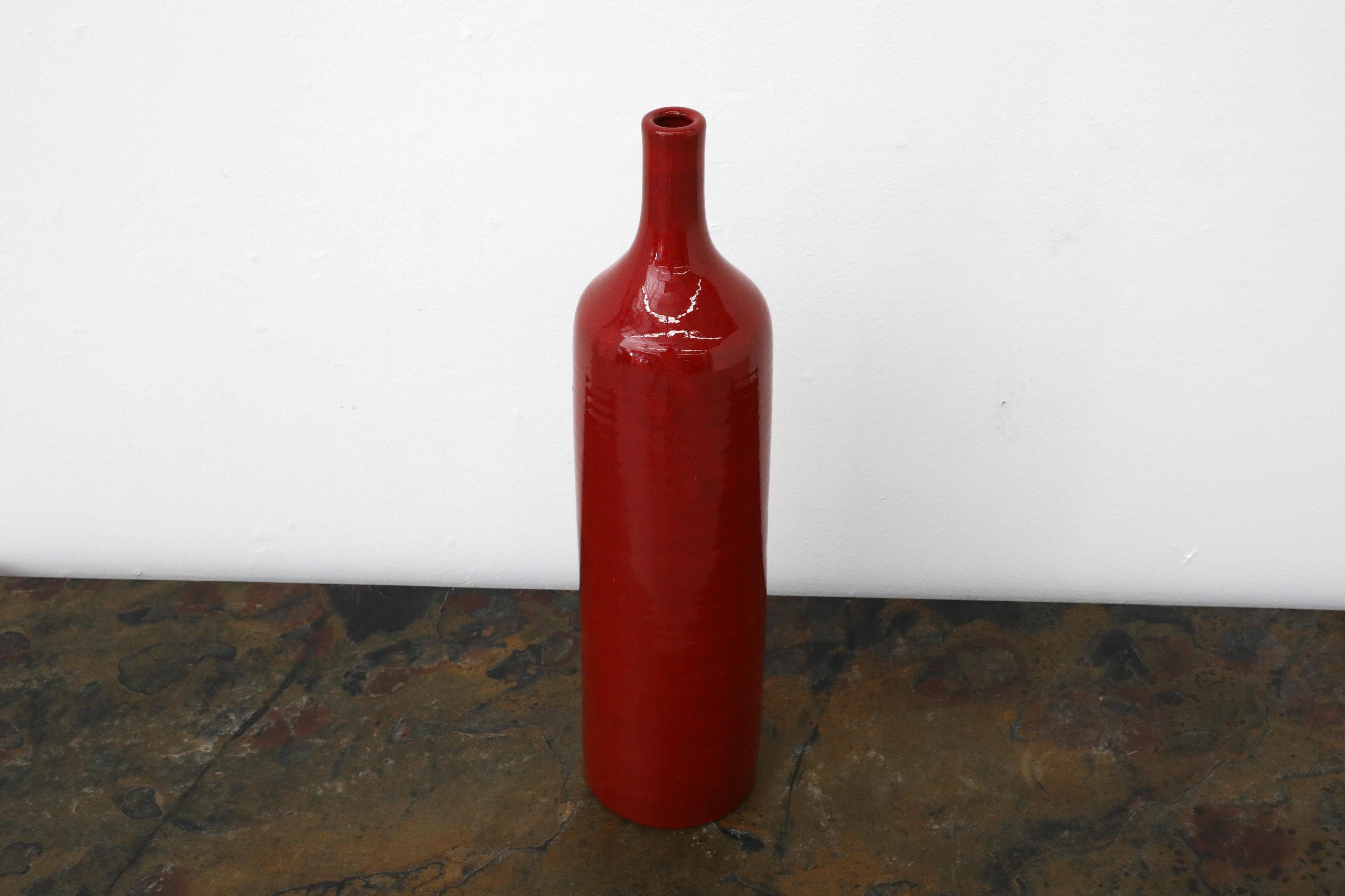 Jarrón de cerámica con forma de botella de vino tinto holandés de mediados de siglo Holandés en venta