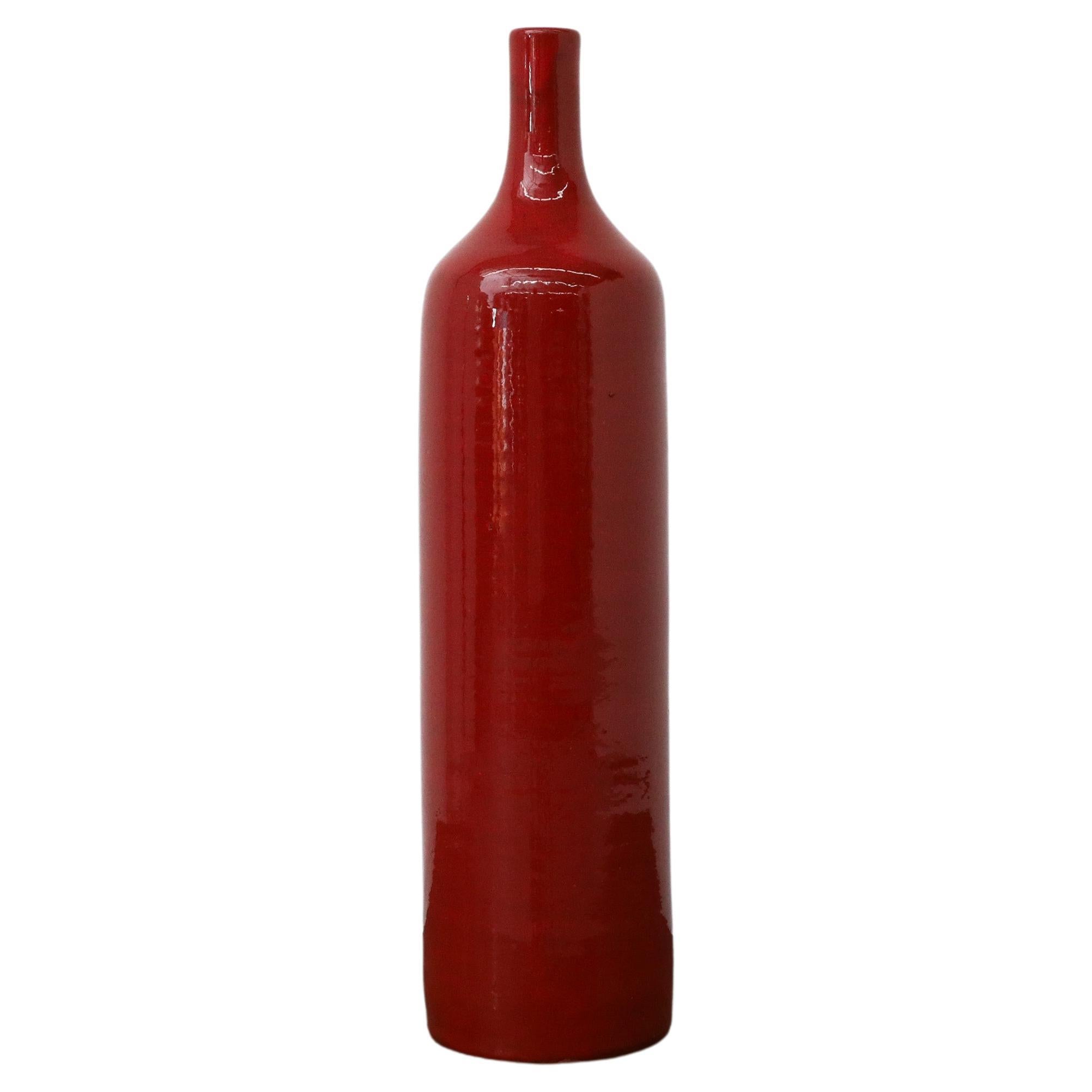 Vaso in ceramica a forma di bottiglia di vino rosso olandese del metà del secolo scorso