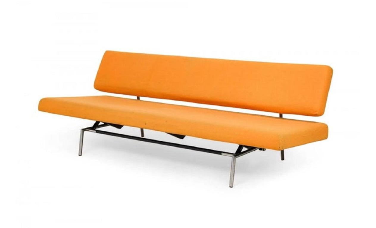 Sofá-cama holandés de mediados de siglo, modelo BR02 de Martin Visser. Buen estado Vintage - Podría utilizar tapicería nueva. Viene con (1) cojín/reposabrazos modular original. Todas las correas son buenas la espuma es blanda y el sofá funciona