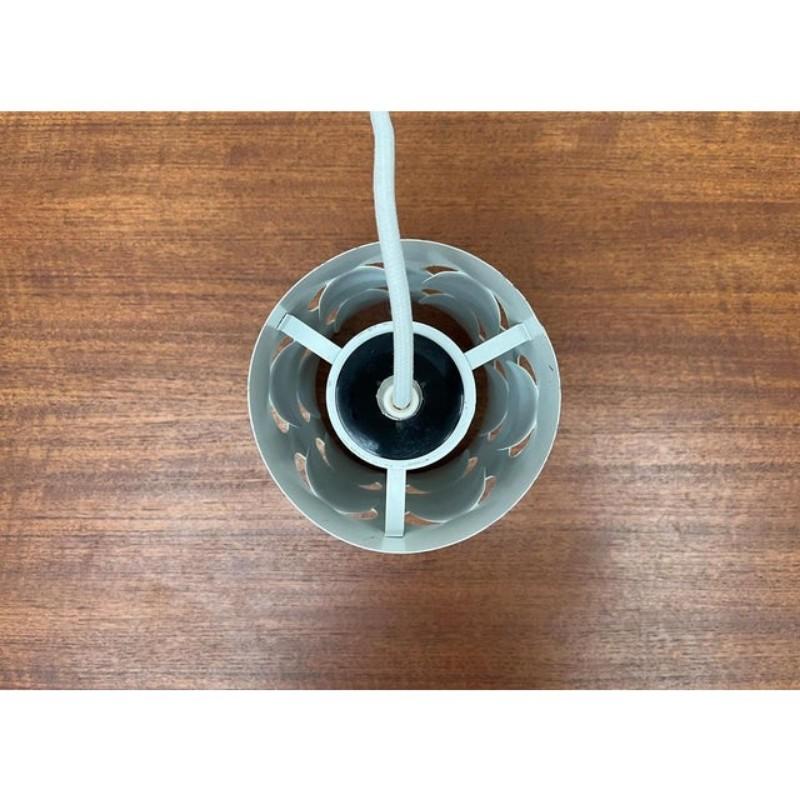 Lampe suspendue perforée du milieu du siècle de NO AGE Space par RAAK, années 1960 en vente 7