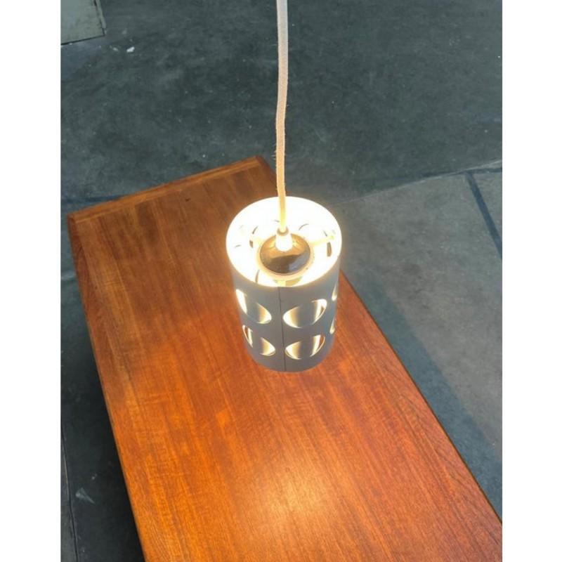Néerlandais Lampe suspendue perforée du milieu du siècle de NO AGE Space par RAAK, années 1960 en vente