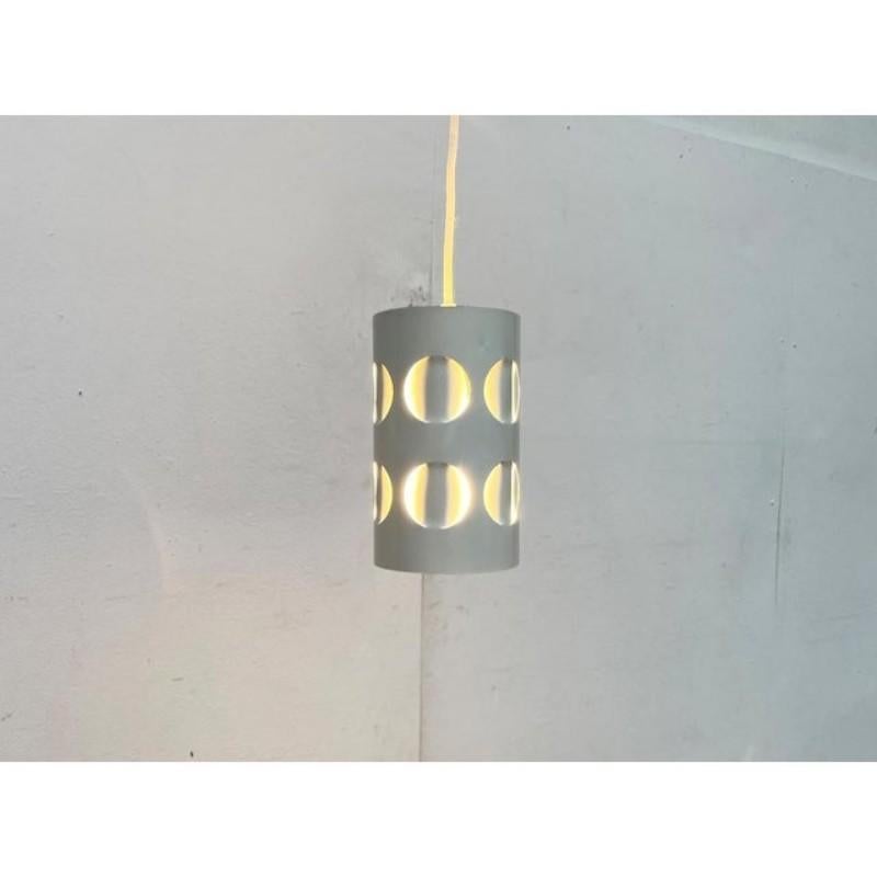Lampe suspendue perforée du milieu du siècle de NO AGE Space par RAAK, années 1960 Bon état - En vente à Hamburg, DE