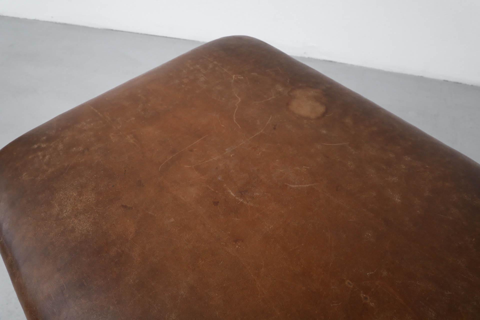 Panca da ginnastica impilata in Oak e Teak della metà del secolo scorso con piano in pelle in vendita 4