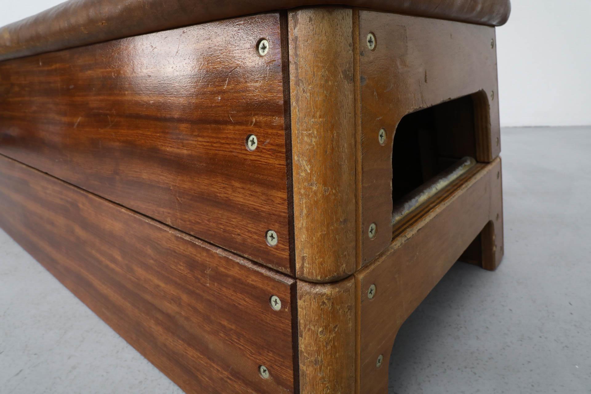 Panca da ginnastica impilata in Oak e Teak della metà del secolo scorso con piano in pelle in vendita 7