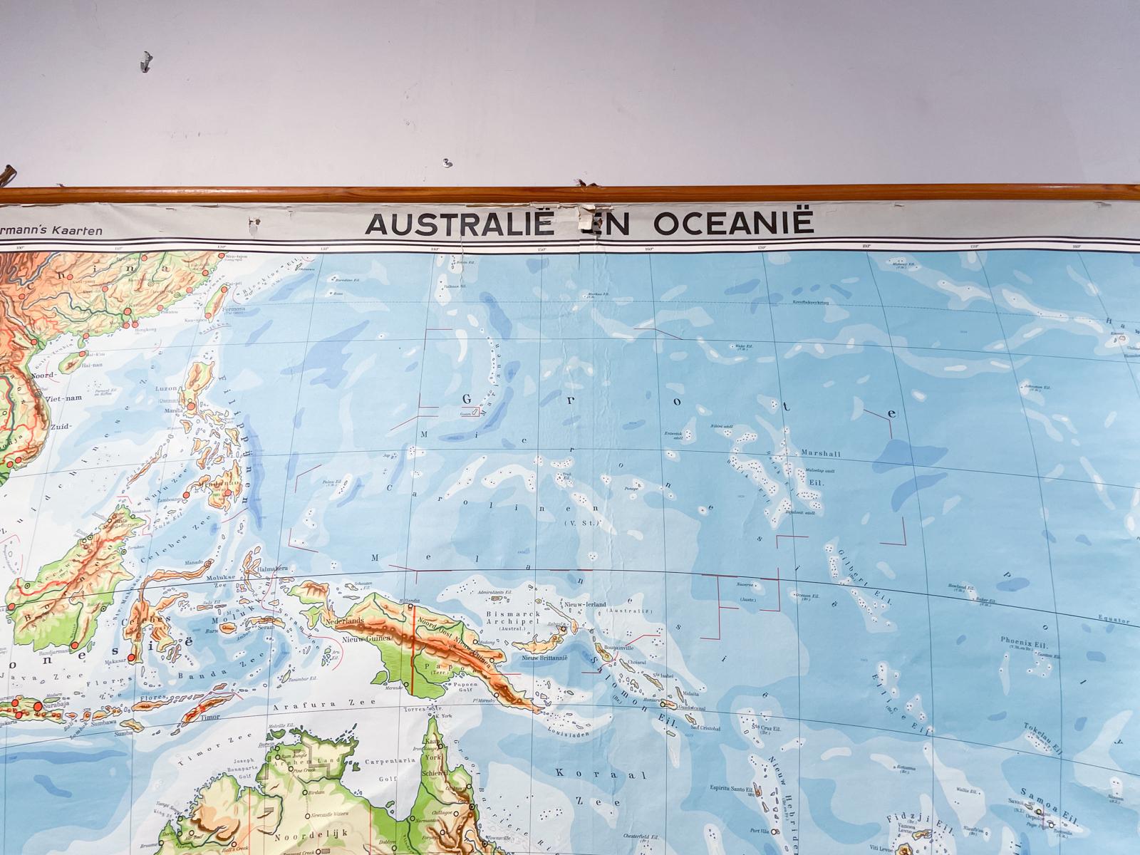 Mid-Century Dutch Topographical Wall Map of Australia and Oceania on Linen For Sale 2