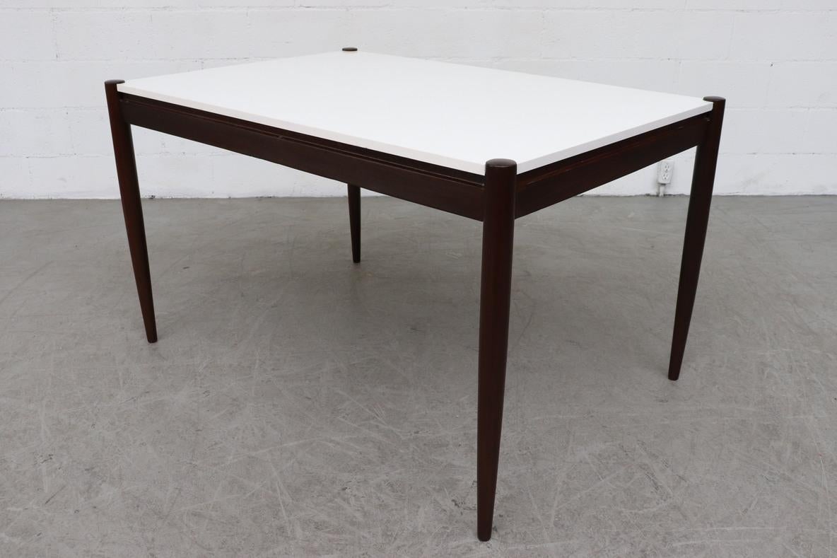 Table de salle à manger hollandaise du milieu du siècle en wengé et formica blanc, Attr. Pastoe, 1960 Bon état - En vente à Los Angeles, CA