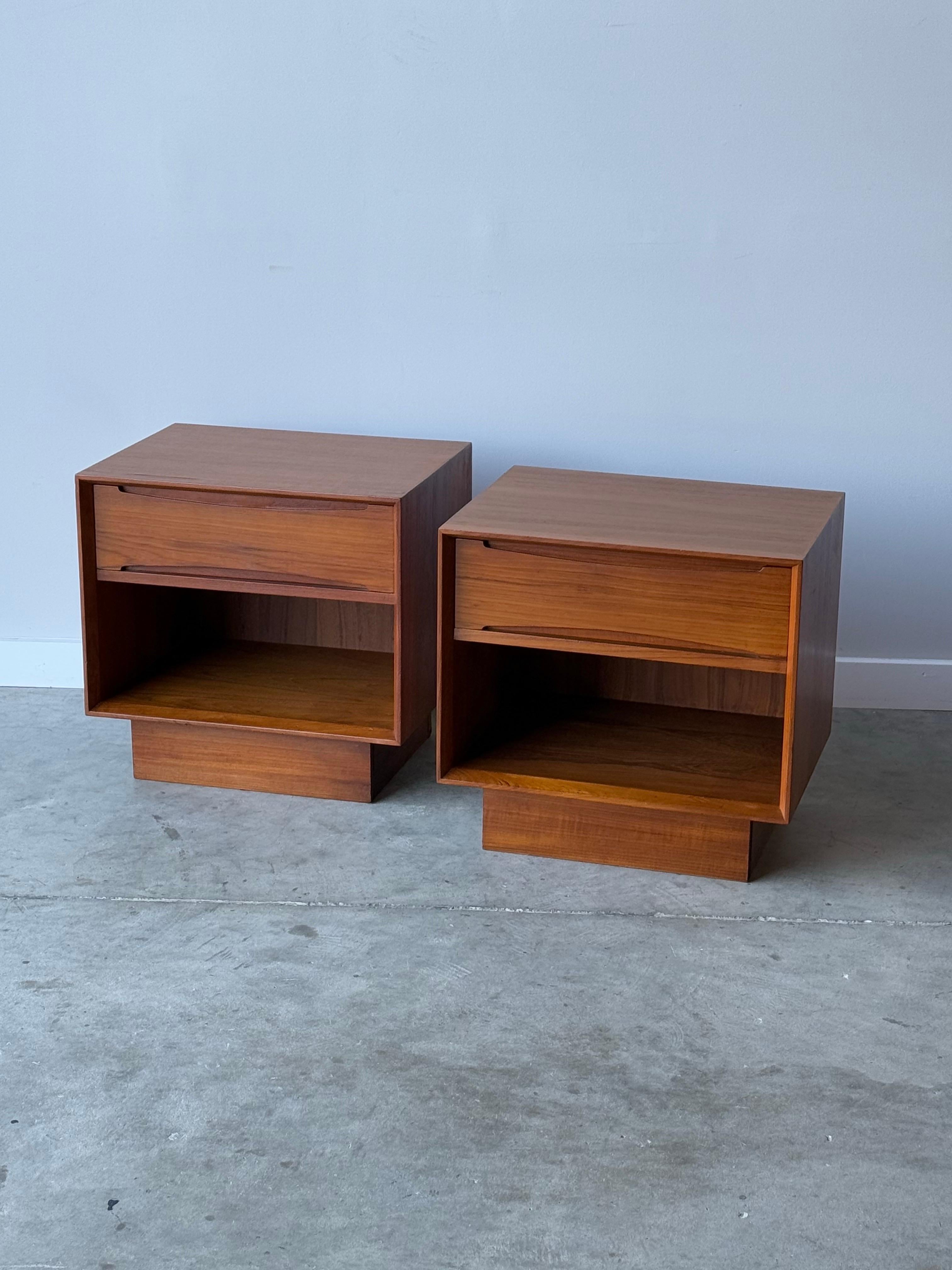 Mid-Century Dyrlund Nightstands - a Pair 3