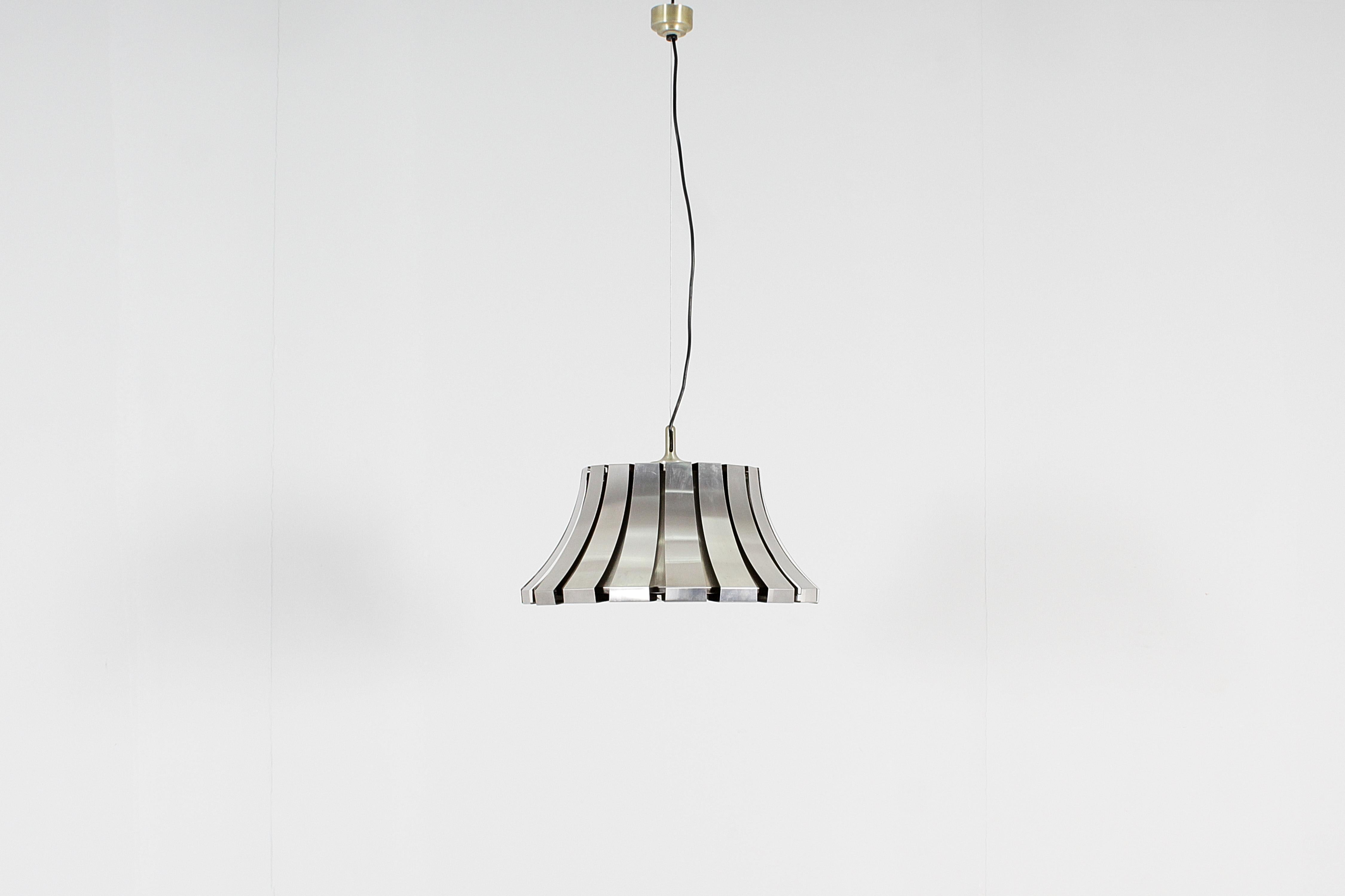 Suspension lamp with printed and shaped satin steel sheet band cap. Italian production by Elio Martinelli for Martinelli Luce, Lucca, 1960s. Maker's label on top.

Bibliography:
G. Gramigna, 1950-1980 repertorio, Arnoldo Mondadori, Milano 1985, p.