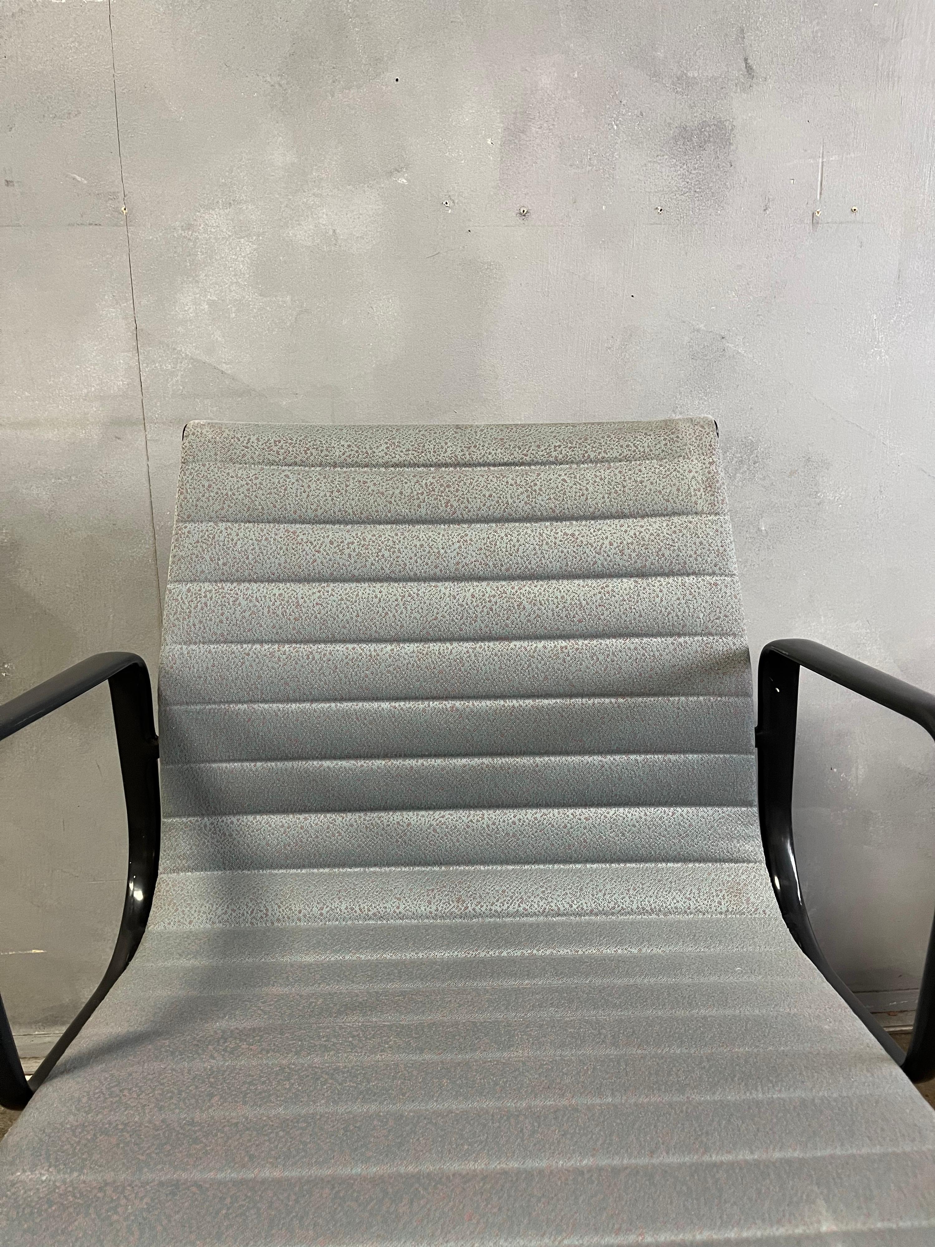 Mid-Century Eames Aluminium Group Chairs for Herman Miller, 1980's 5