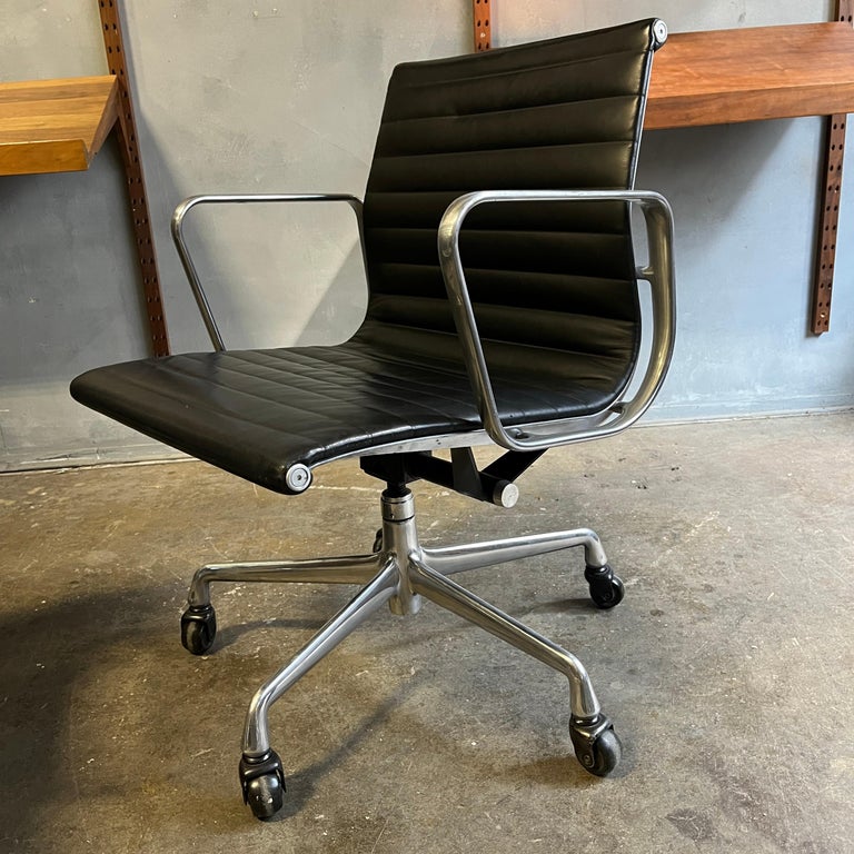 MidCentury Eames Aluminium Group Management Chairs for Herman Miller