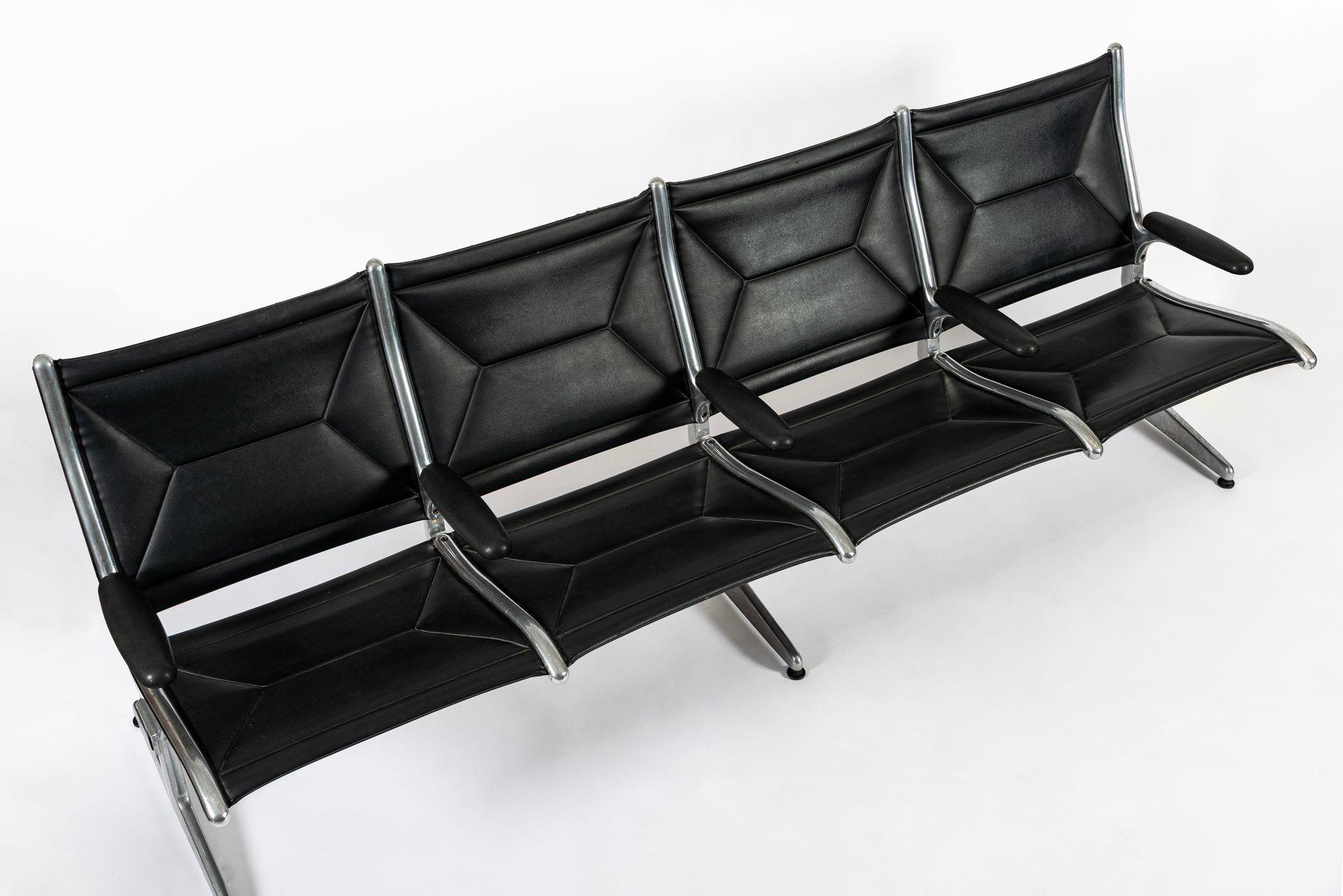 Mid-Century moderno Seduta in tandem nera di metà secolo Eames per Herman Miller anni '90 in vendita