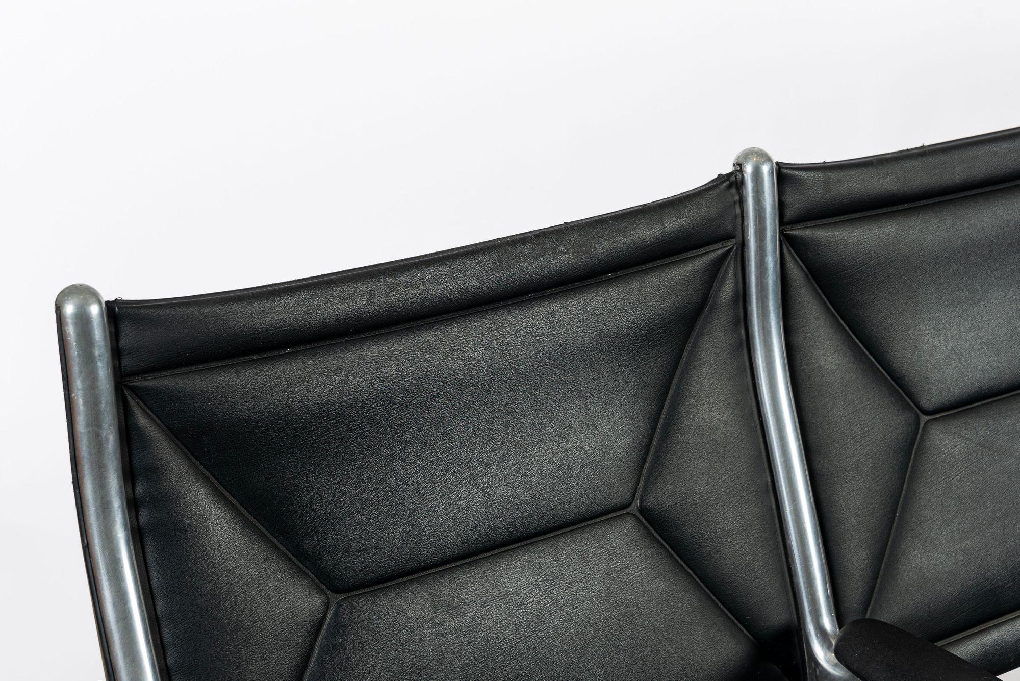 Fine XX secolo Seduta in tandem nera di metà secolo Eames per Herman Miller anni '90 in vendita