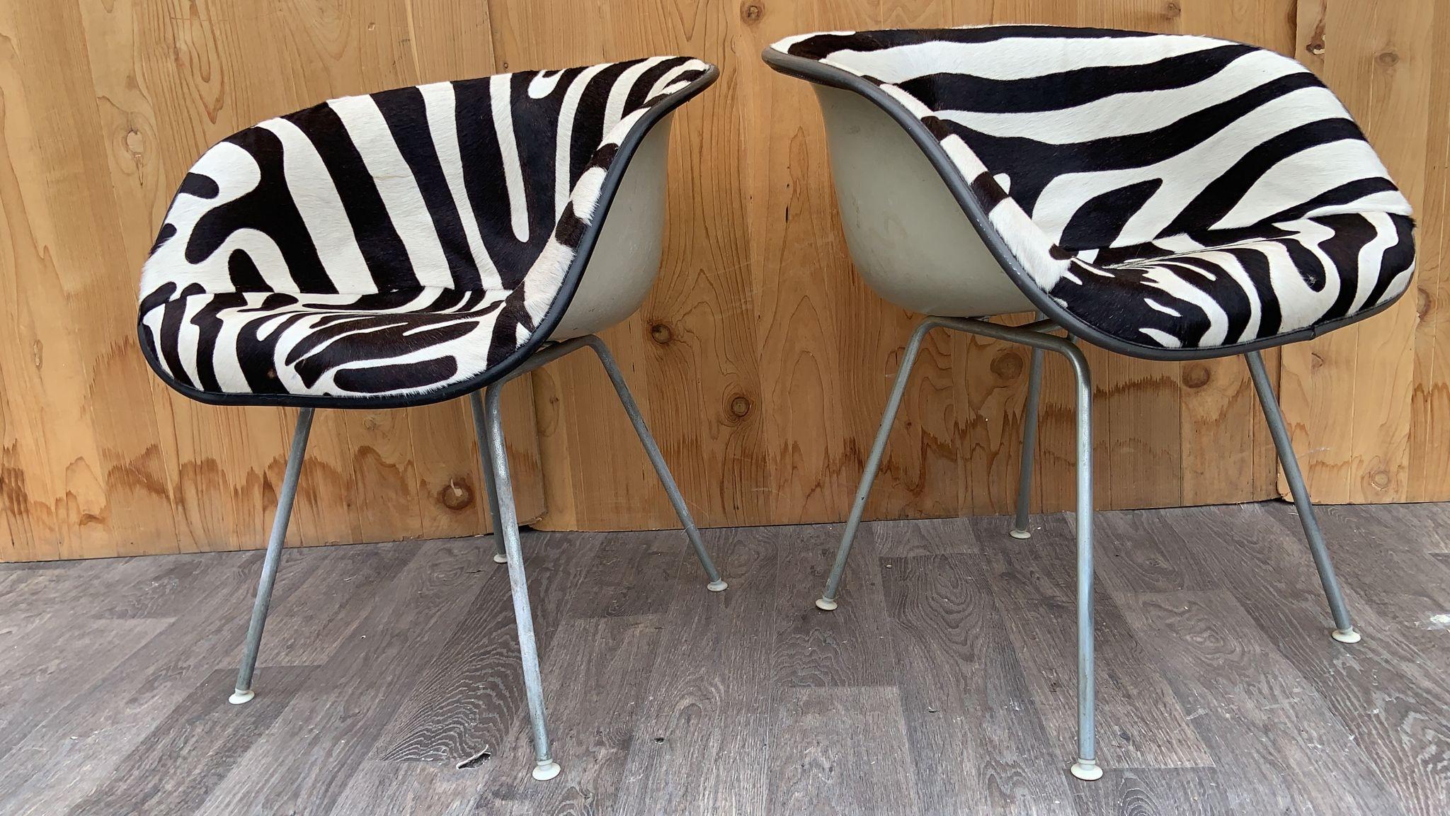 Mid Century Eames La Fonda Chairs by Herman Miller Newly Upholstered - Pair For Sale 3