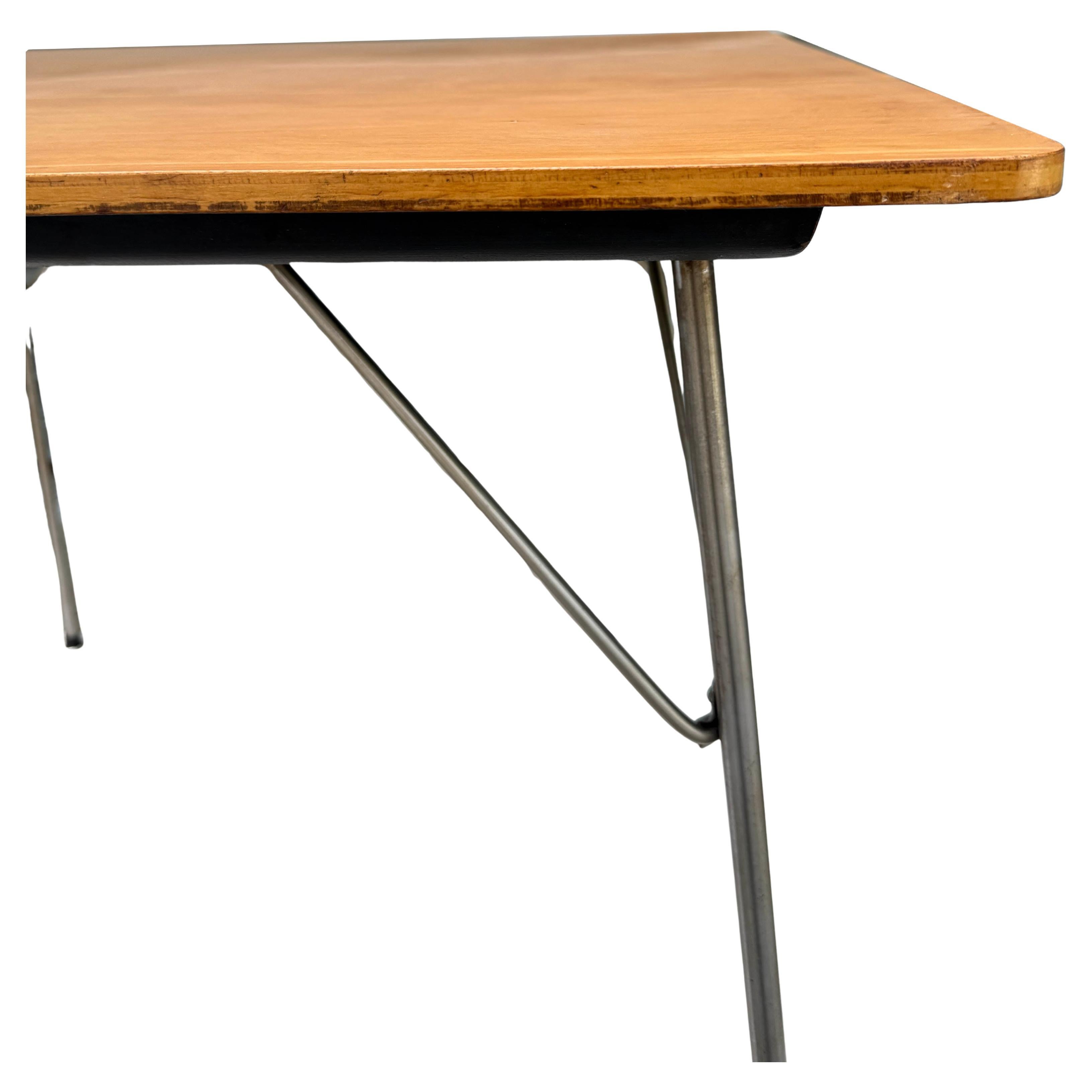 Américain Table de salle à manger Eames DTM-2 du milieu du siècle dernier en vente