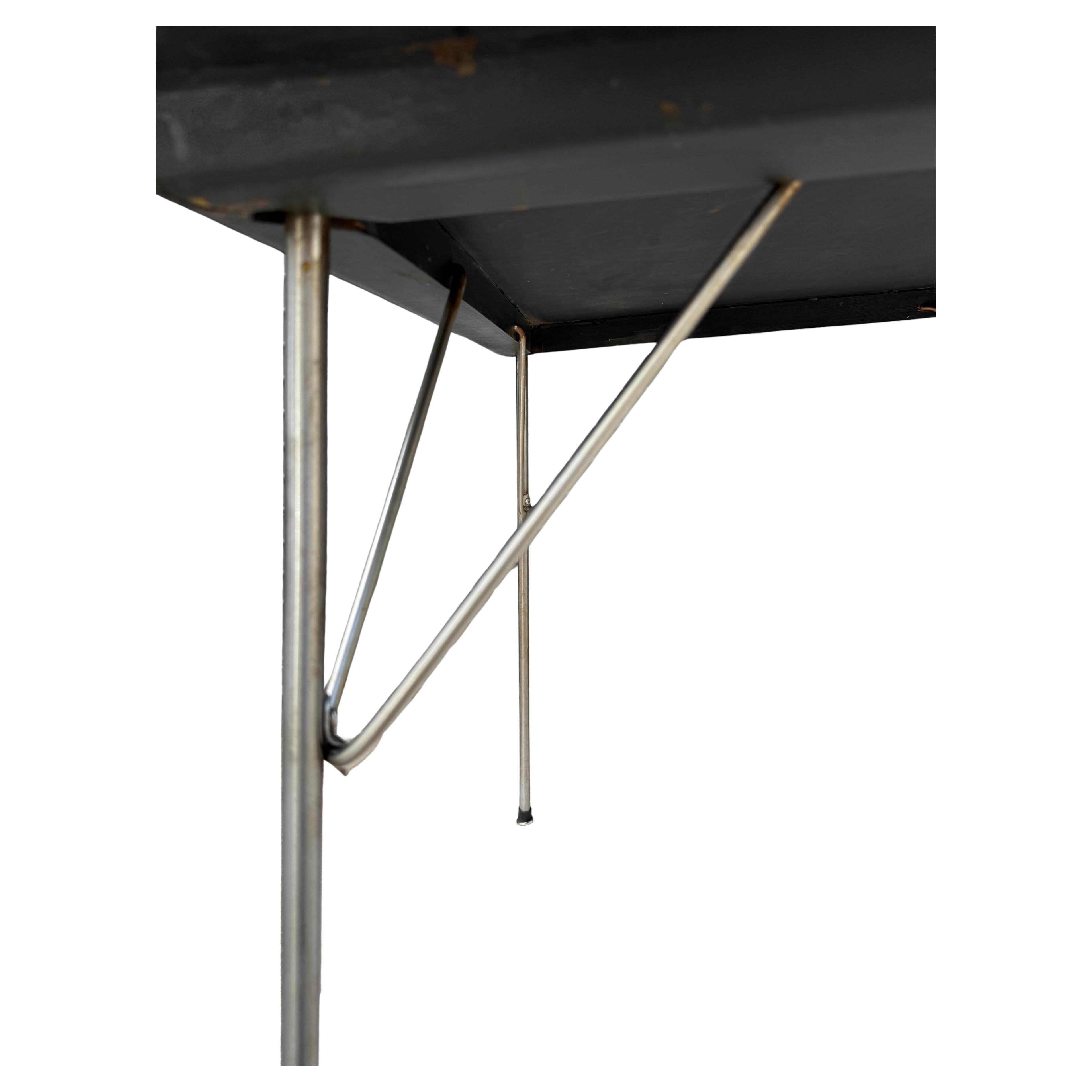 Métal Table de salle à manger Eames DTM-2 du milieu du siècle dernier en vente