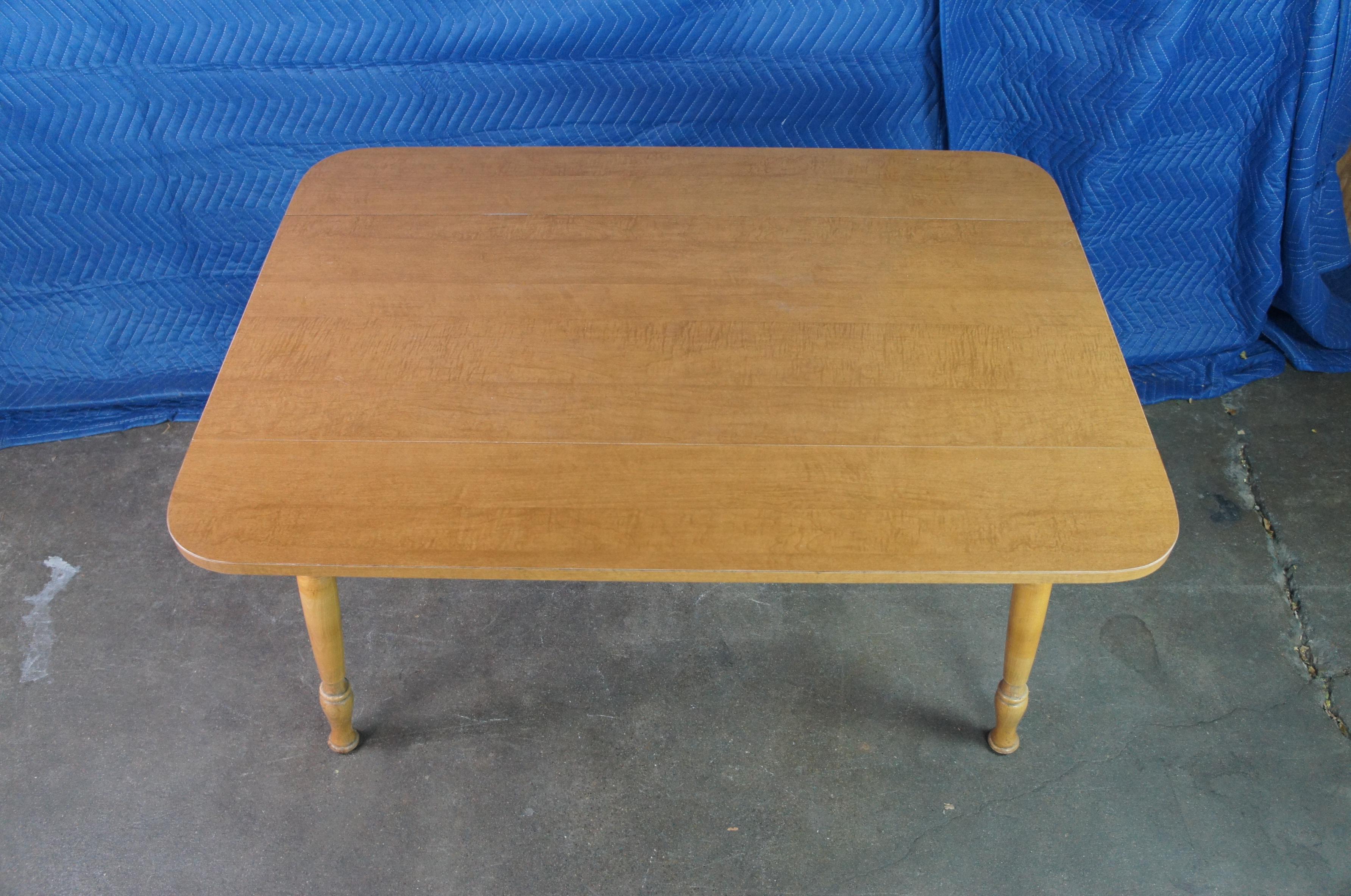 Mid Century Early American Maple Country Farmhouse Drop Leaf Dining Table  In Good Condition In Dayton, OH