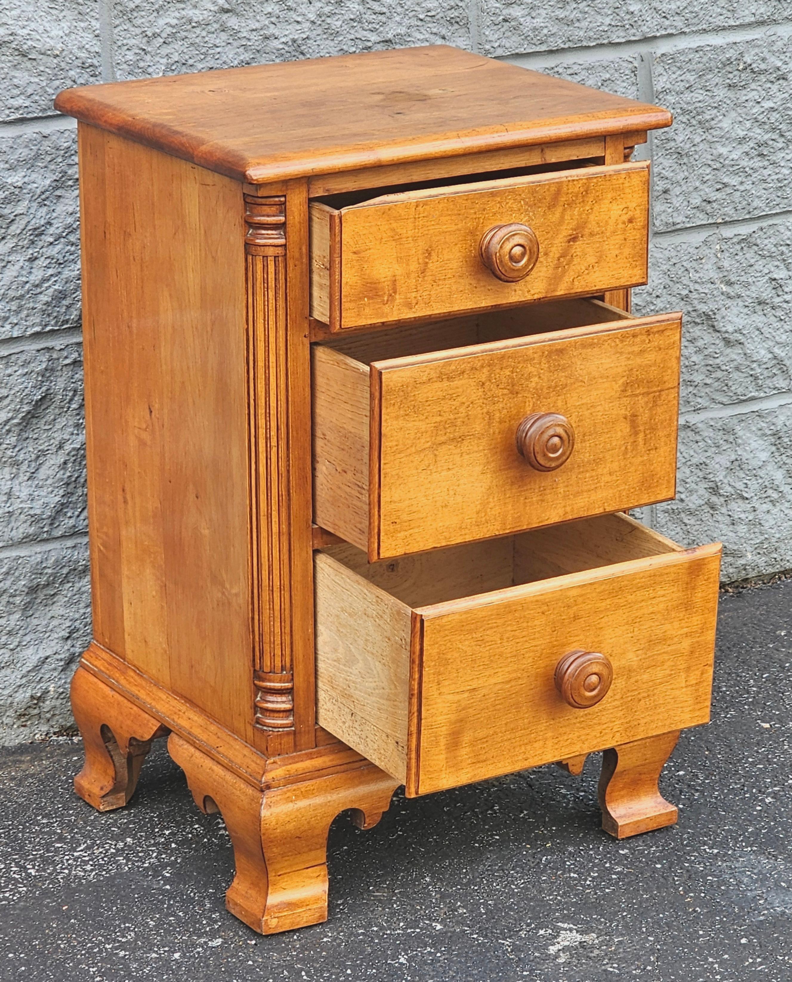A Mid Century Early American Style Solid Maple Bedside three-drawer Chest of Drawers Nightstand. Dovetail joints constructed drawers functioning flawlessly.
Measures 16.5 