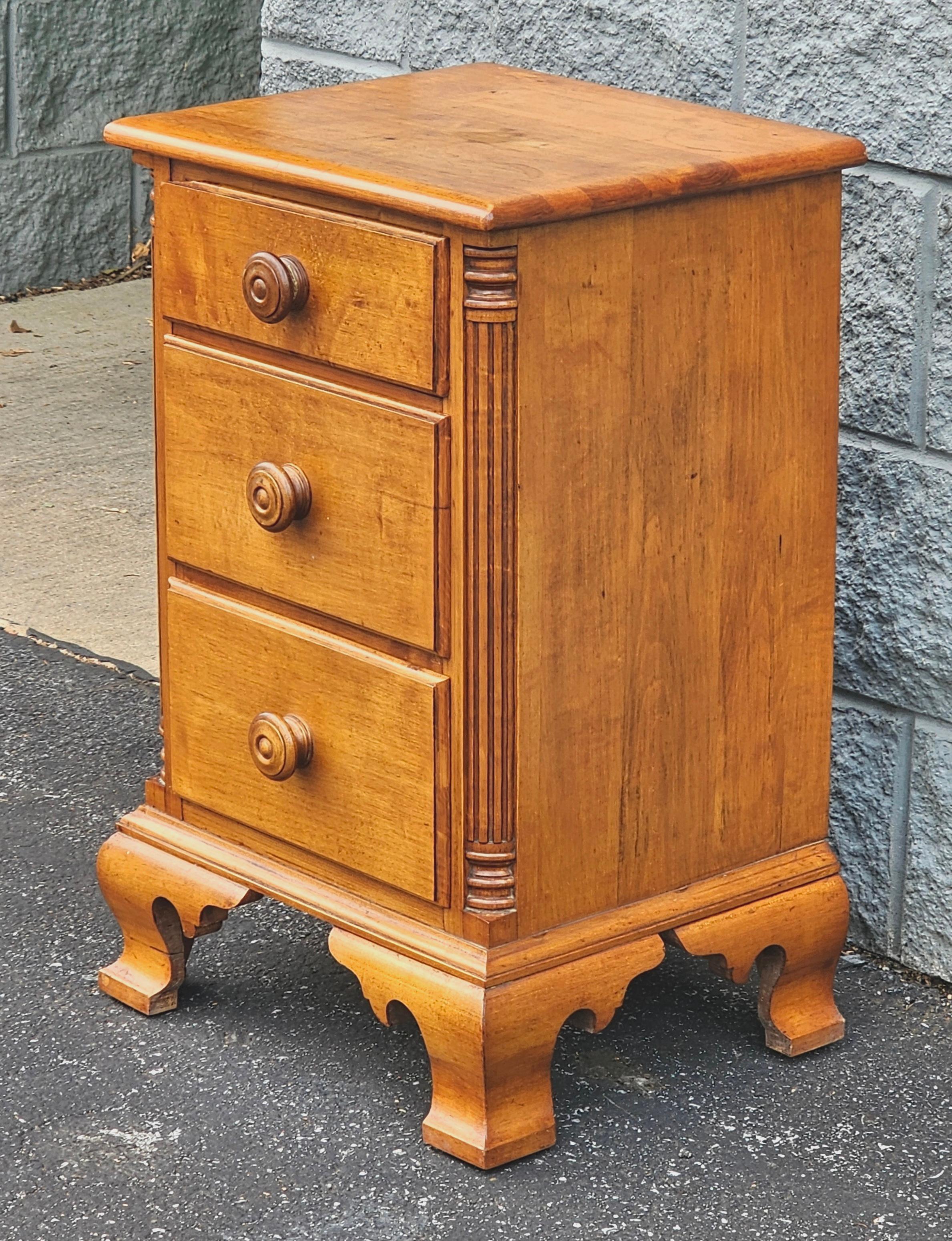 20th Century Mid Century Early American Style Maple Bedside Chest of Drawers Nightstand For Sale