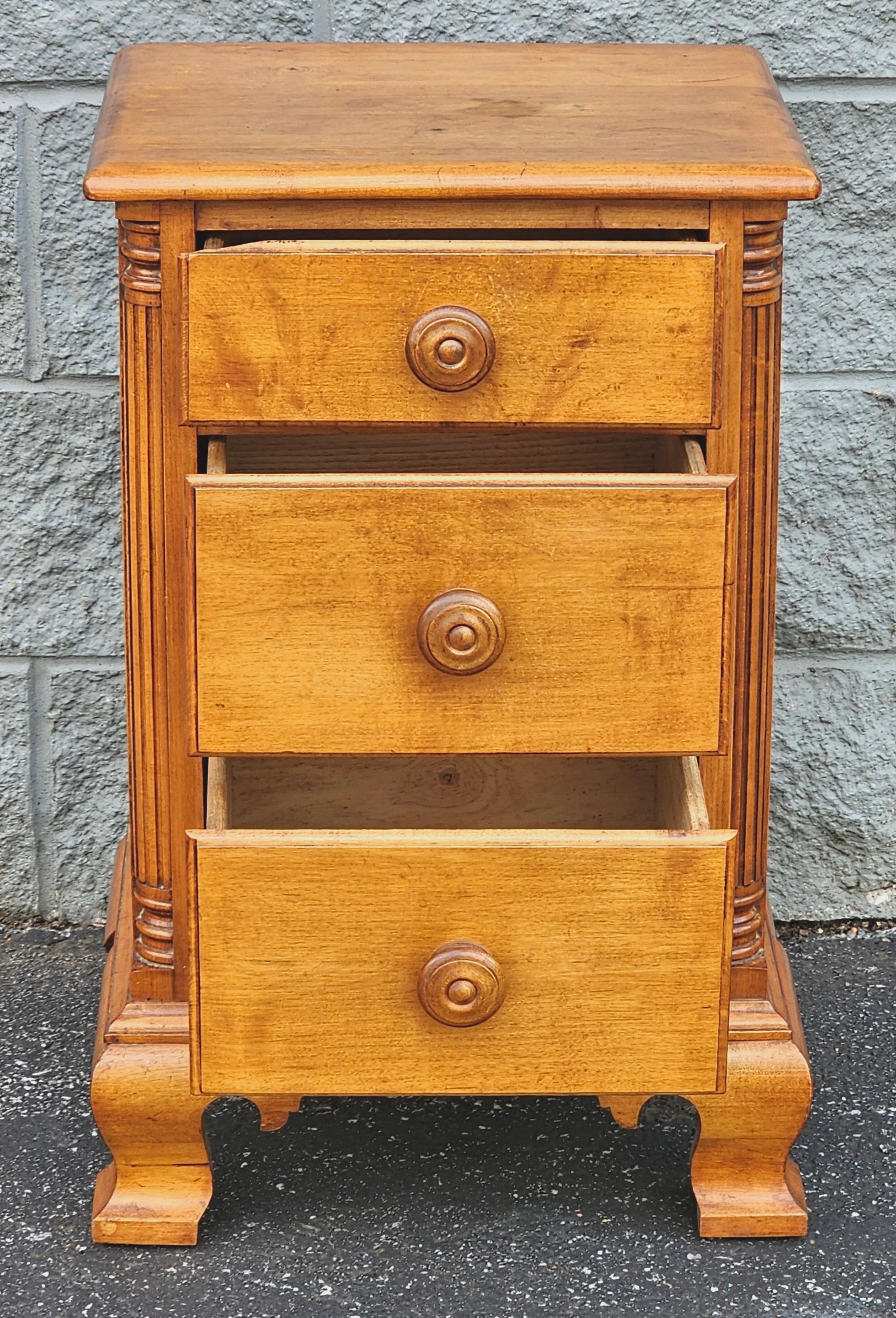 Mid Century Early American Style Maple Bedside Chest of Drawers Nightstand For Sale 1
