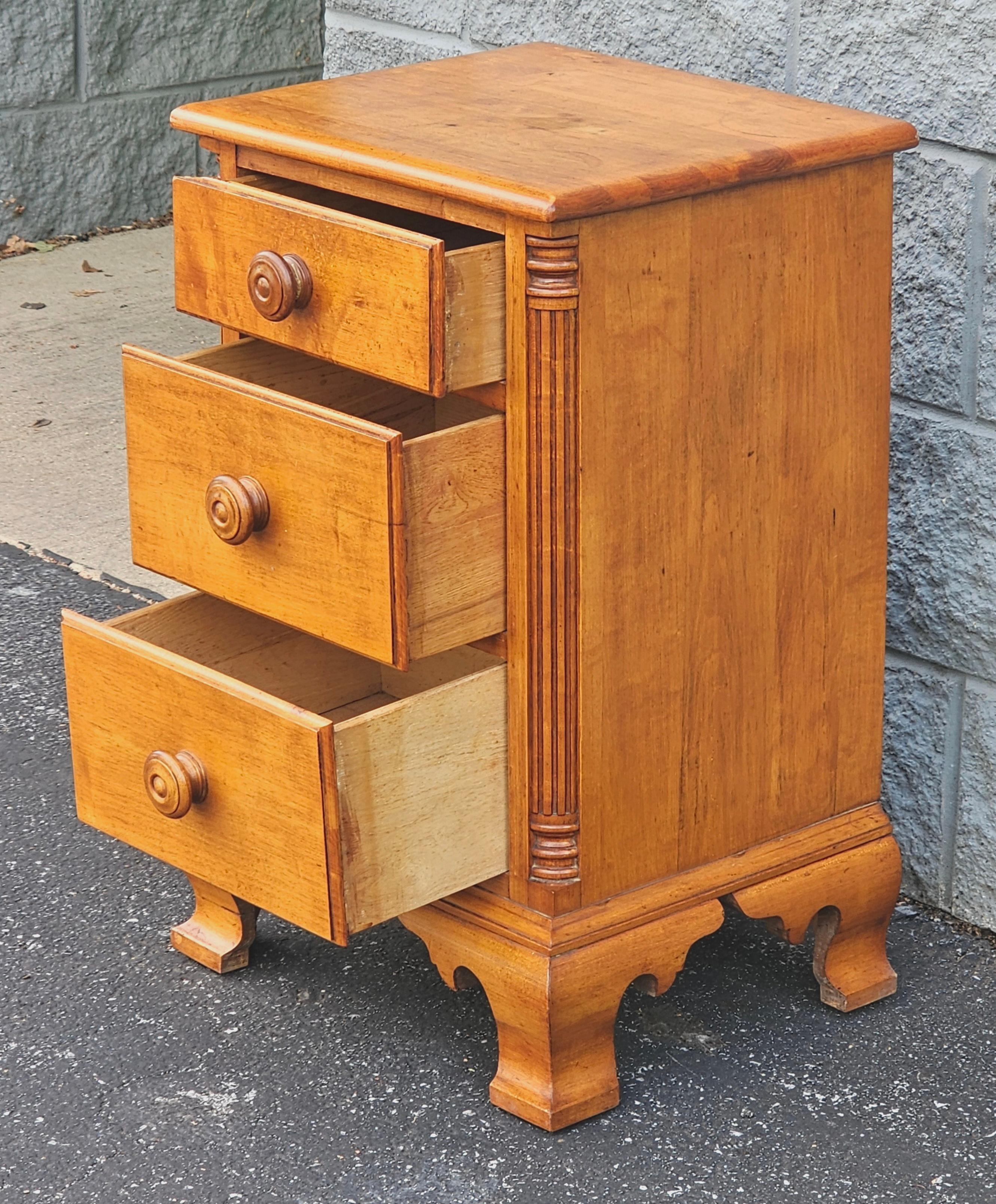 Mid Century Early American Style Maple Bedside Chest of Drawers Nightstand For Sale 2