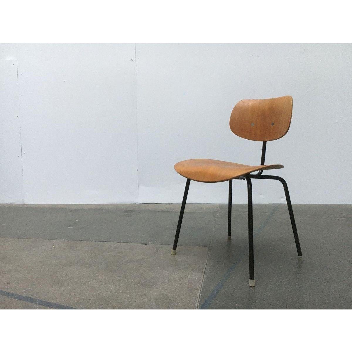 E 68 multi-purpose chair by wilde+spieth after a design by egon eiermann from the 50s. Here an early and rare … Read more E 68 multi-purpose chair by wilde+spieth after a design by egon eiermann from the 50s. Here an early and rare version with